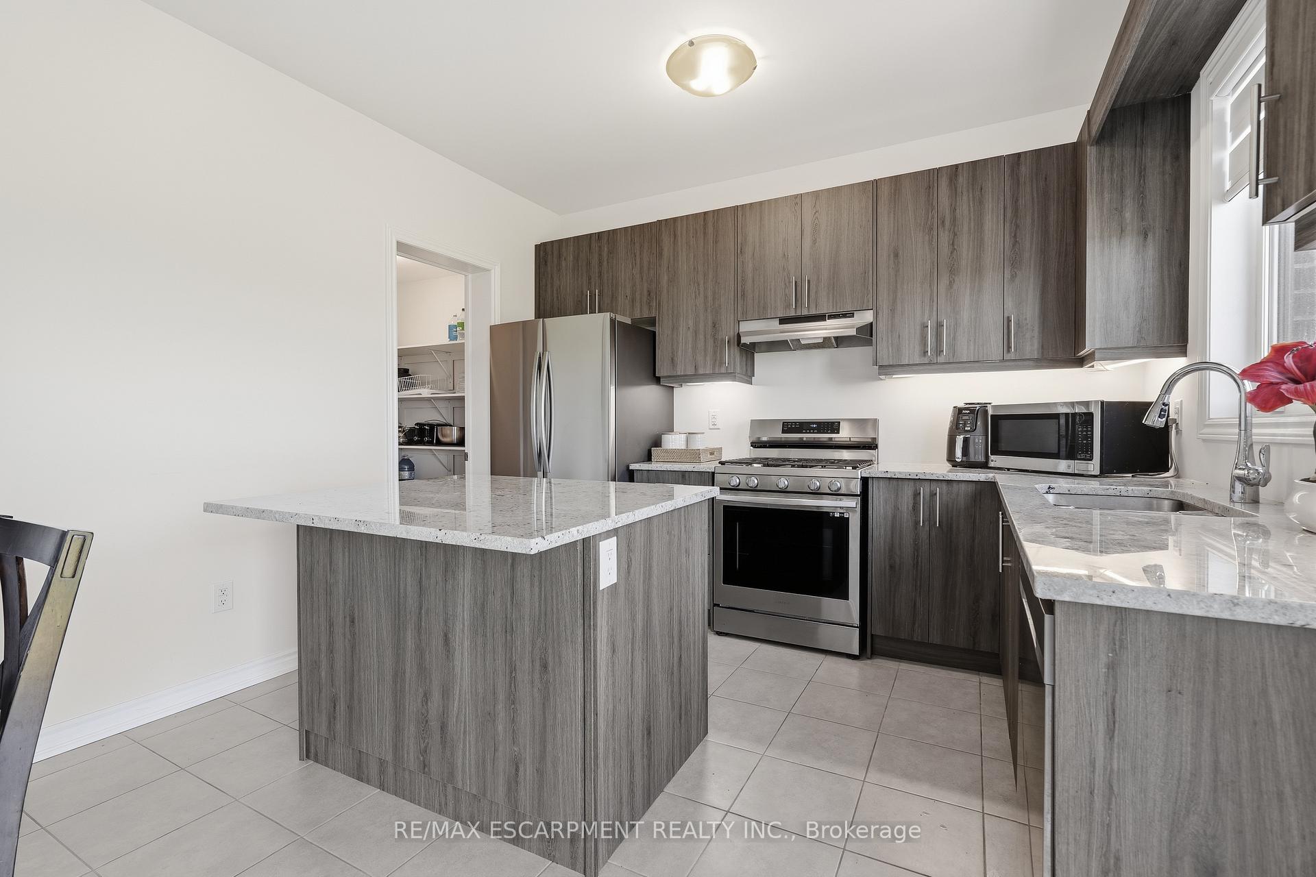 Photo 8 of 147 Midland Place, Welland, Hwy 406/Welland — HOMEH