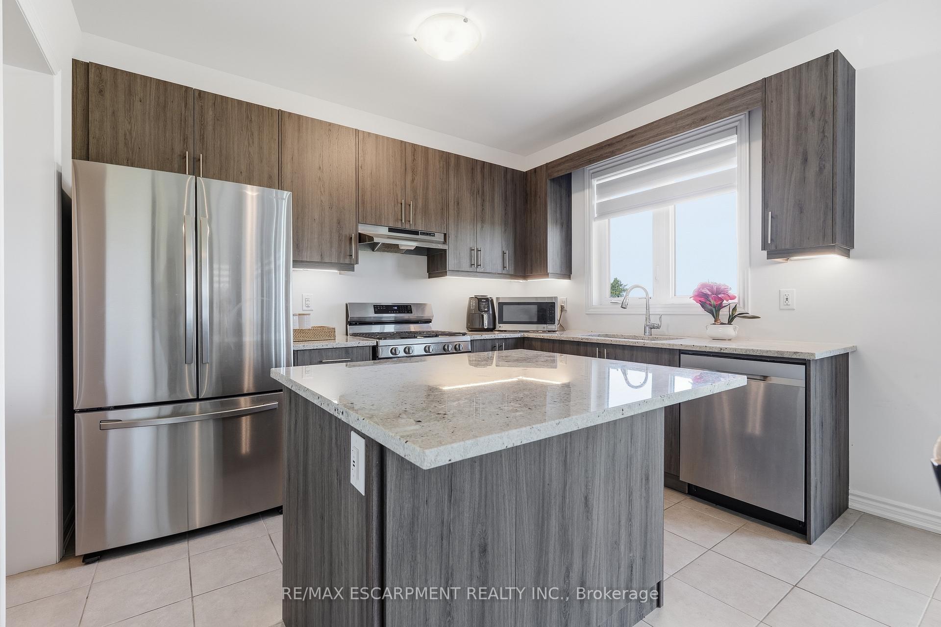 Photo 10 of 147 Midland Place, Welland, Hwy 406/Welland — HOMEH