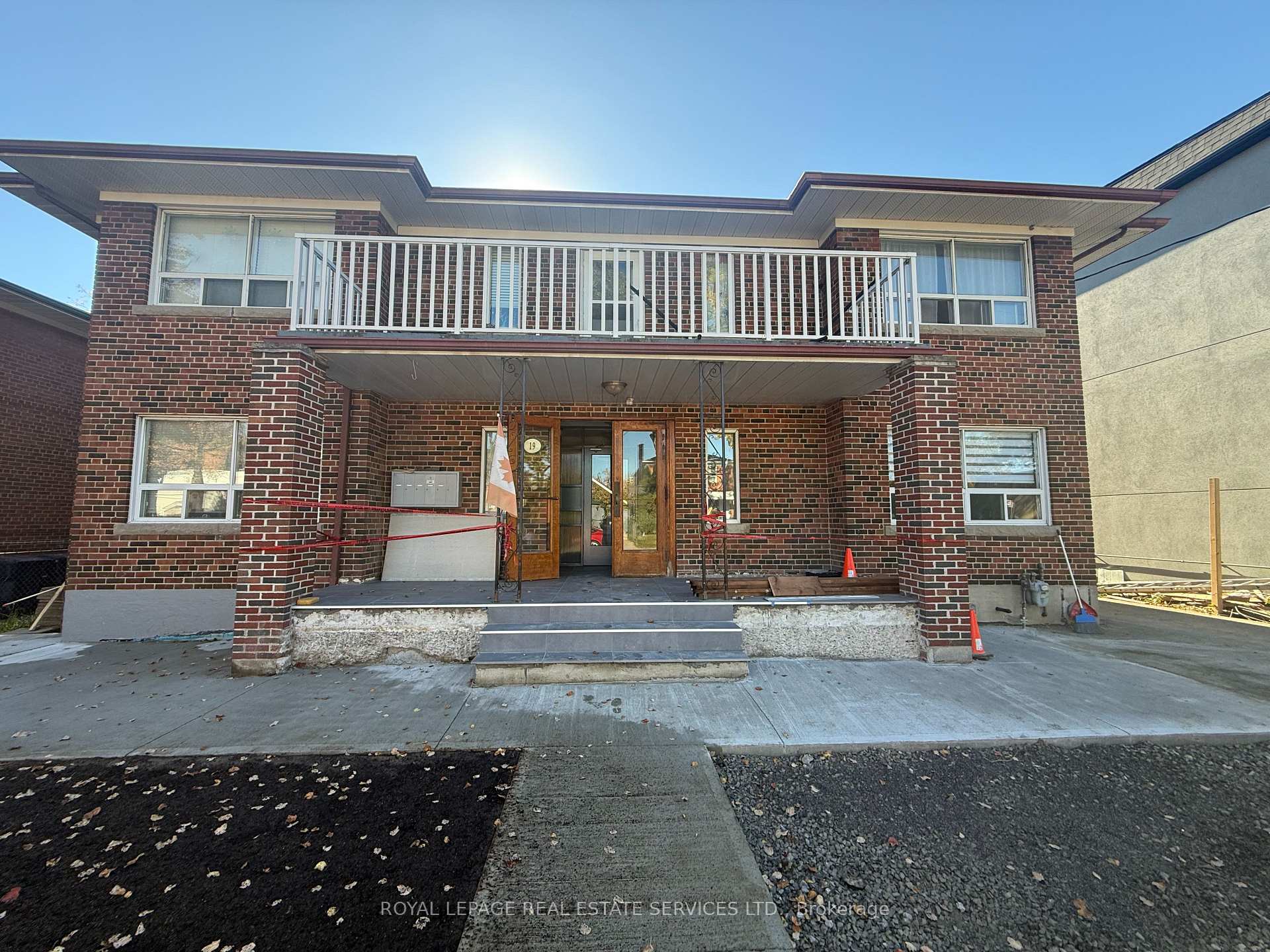 Photo 1 of Unit 6, 19 Roseland Drive E, Etobicoke, Alderwood — HOMEH