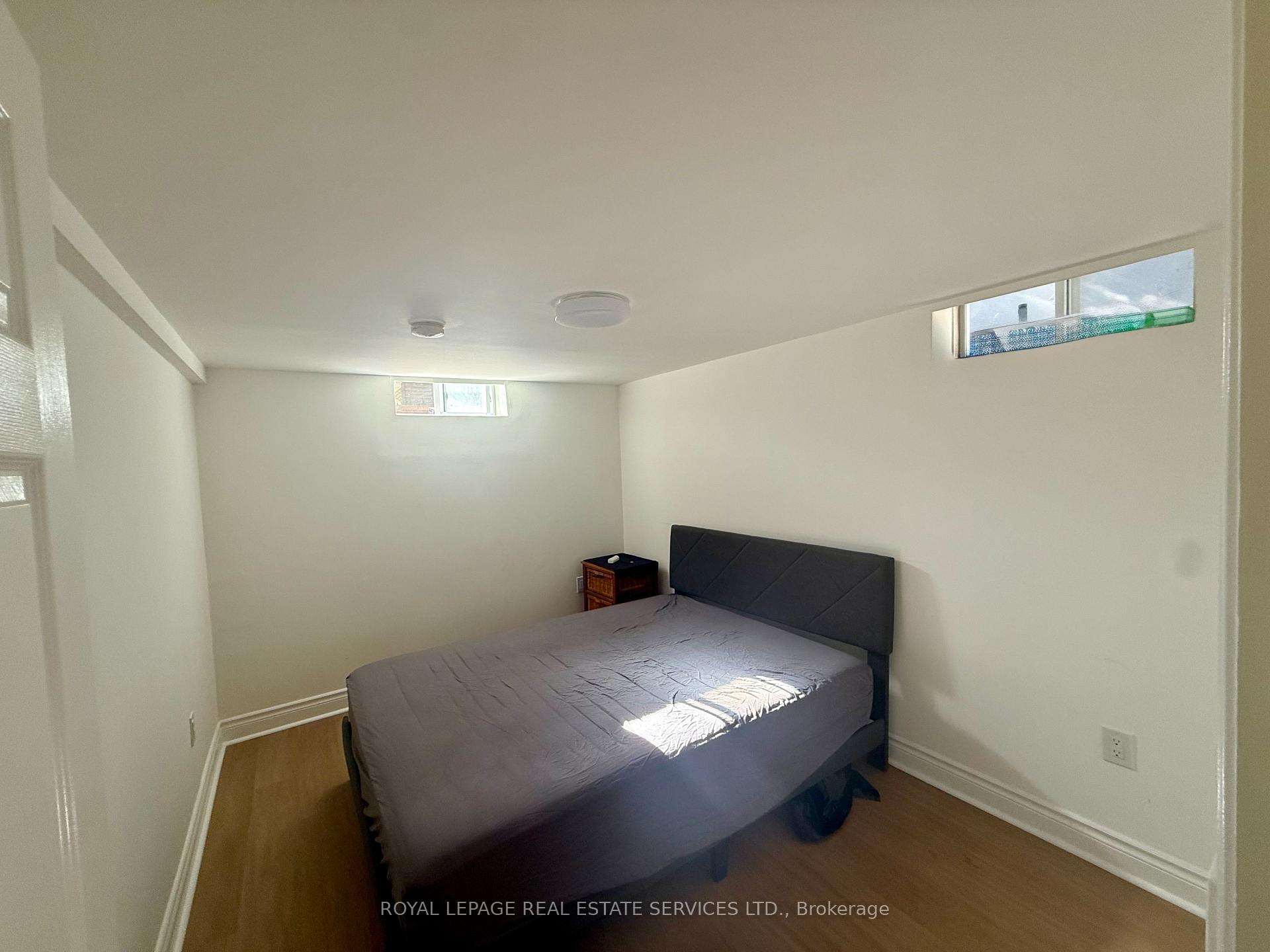 Photo 3 of Unit 6, 19 Roseland Drive E, Etobicoke, Alderwood — HOMEH