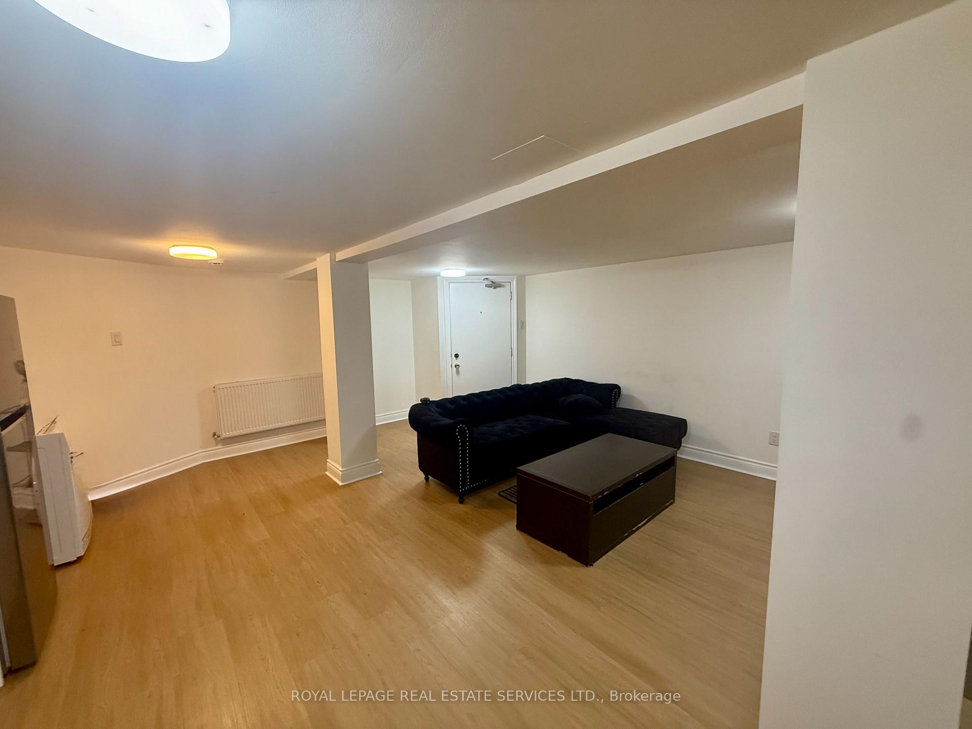 Photo 4 of Unit 6, 19 Roseland Drive E, Etobicoke, Alderwood — HOMEH