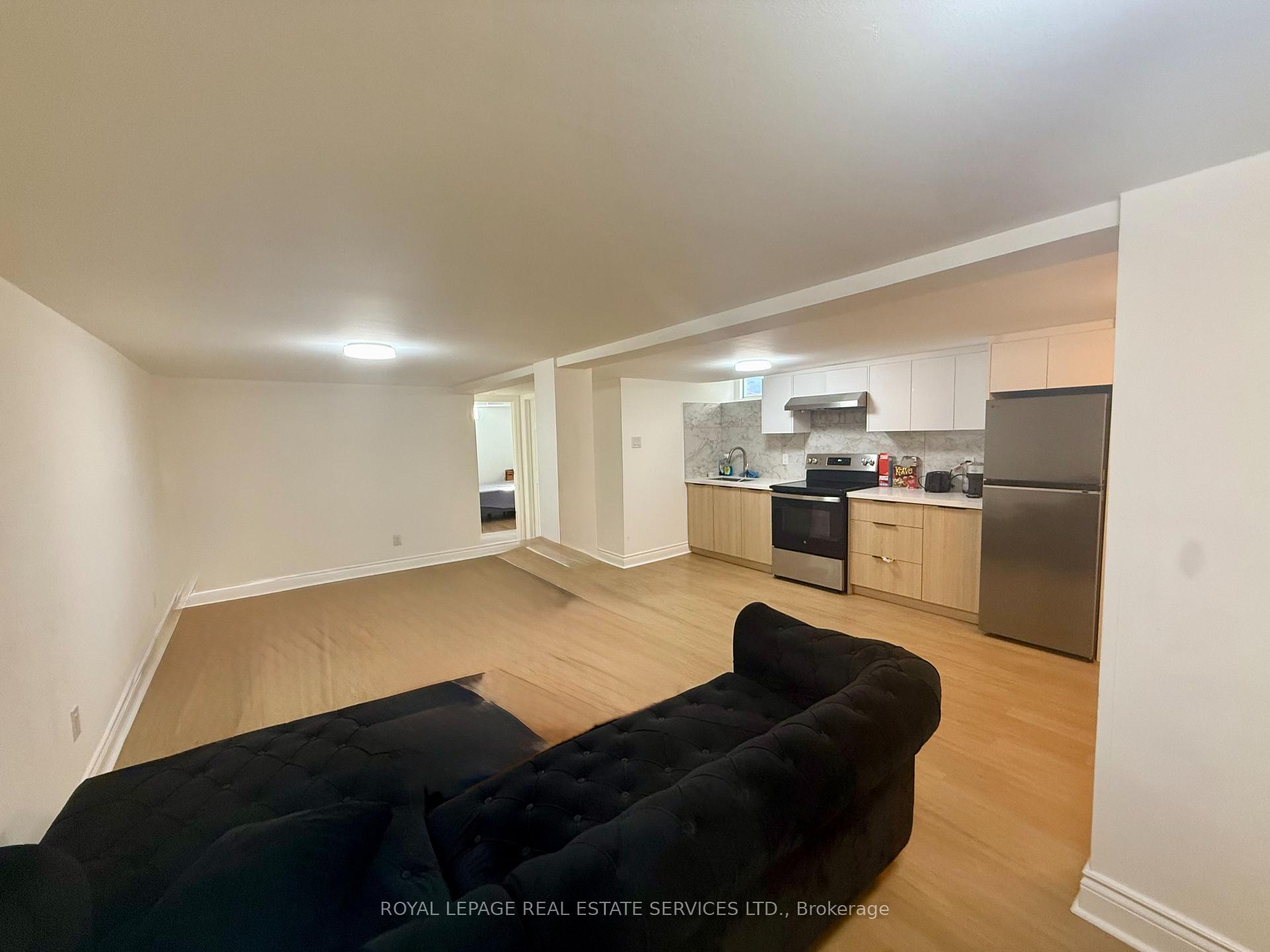 Photo 5 of Unit 6, 19 Roseland Drive E, Etobicoke, Alderwood — HOMEH