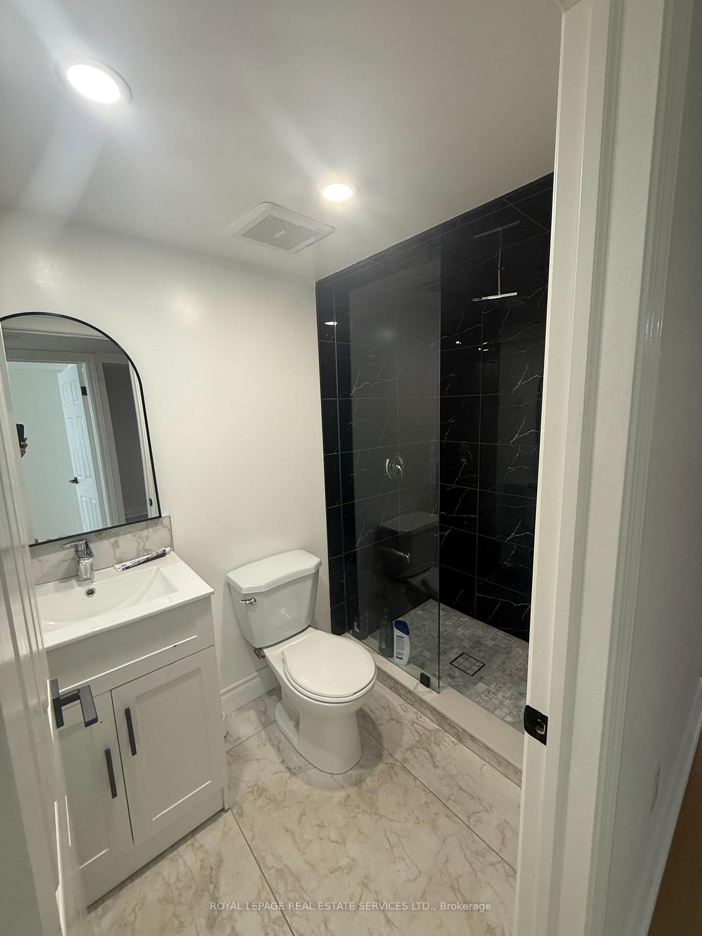 Photo 6 of Unit 6, 19 Roseland Drive E, Etobicoke, Alderwood — HOMEH