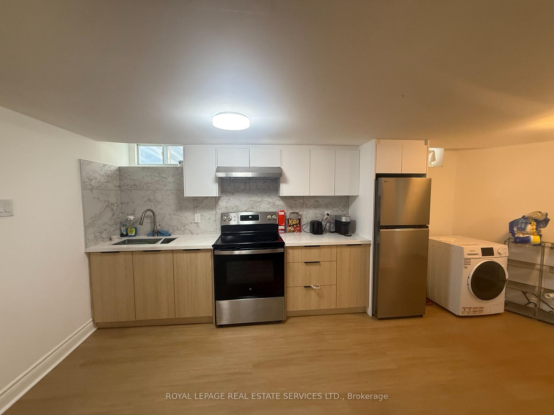 Photo 7 of Unit 6, 19 Roseland Drive E, Etobicoke, Alderwood — HOMEH