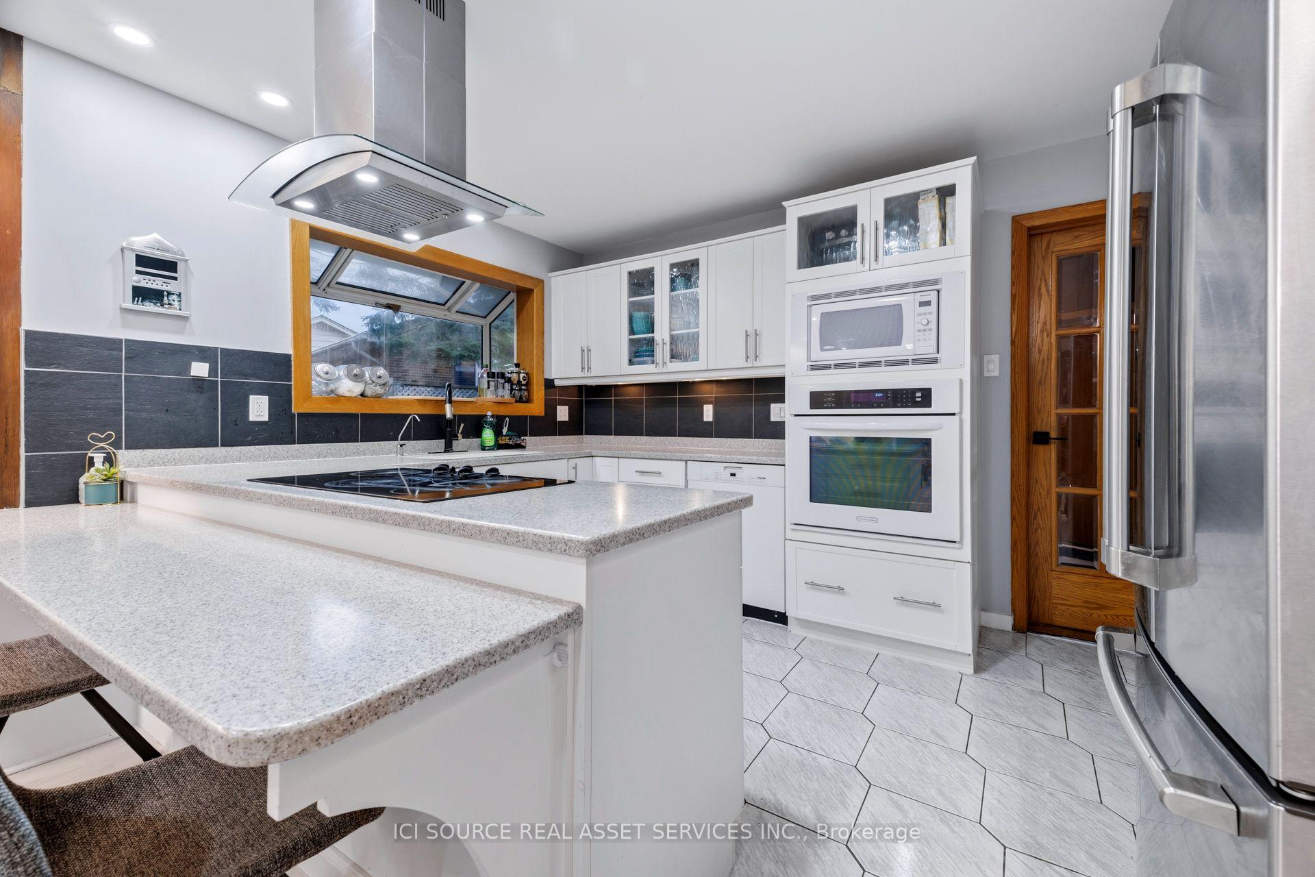Photo 18 of 701 Sanatorium Road, London, North O — HOMEH