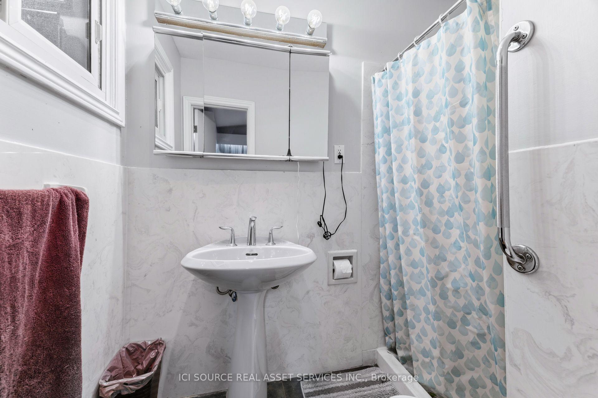 Photo 27 of 701 Sanatorium Road, London, North O — HOMEH