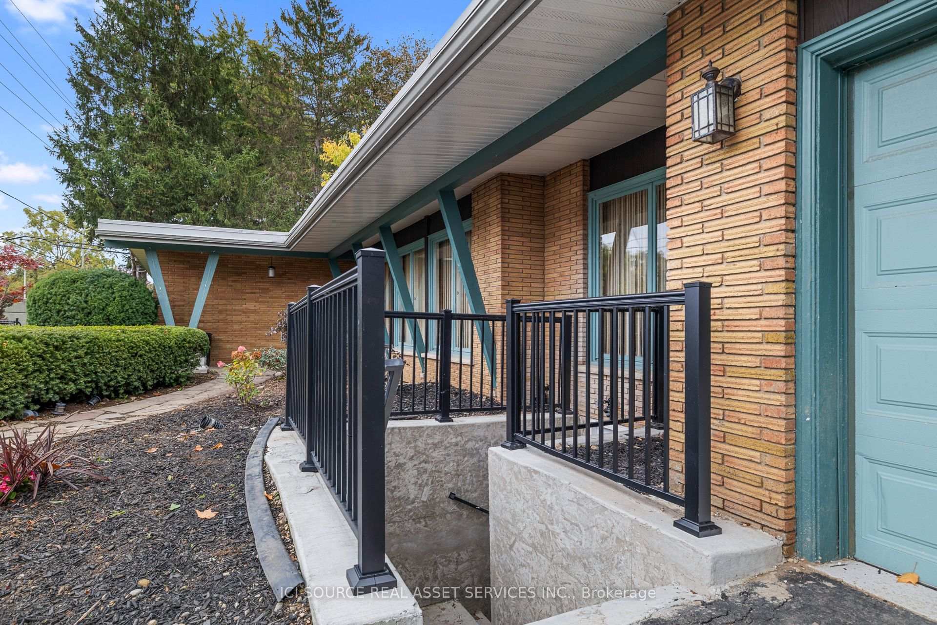Photo 35 of 701 Sanatorium Road, London, North O — HOMEH