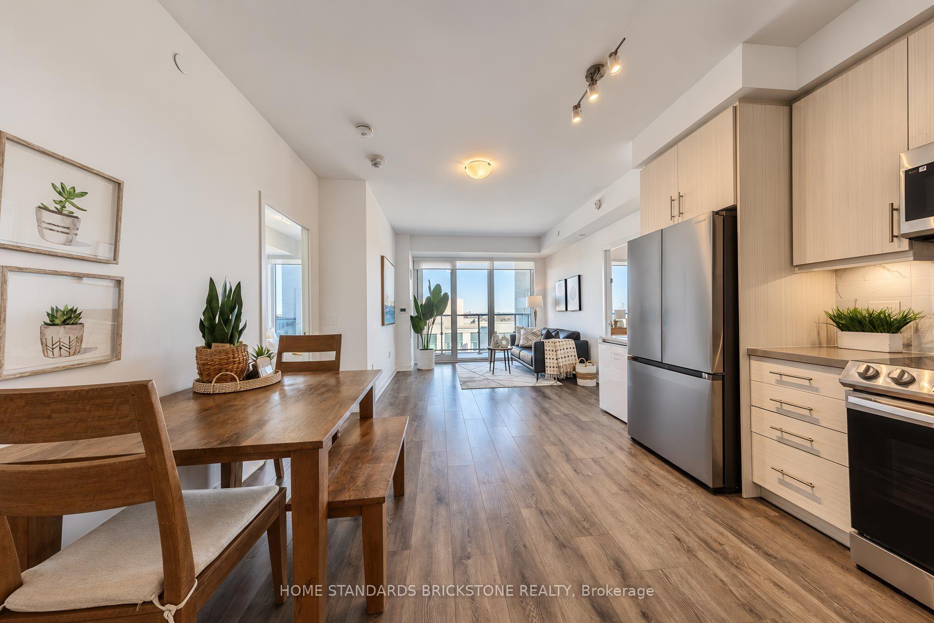 Photo 9 of 105 Oneida Crescent, Richmond Hill, Langstaff — HOMEH
