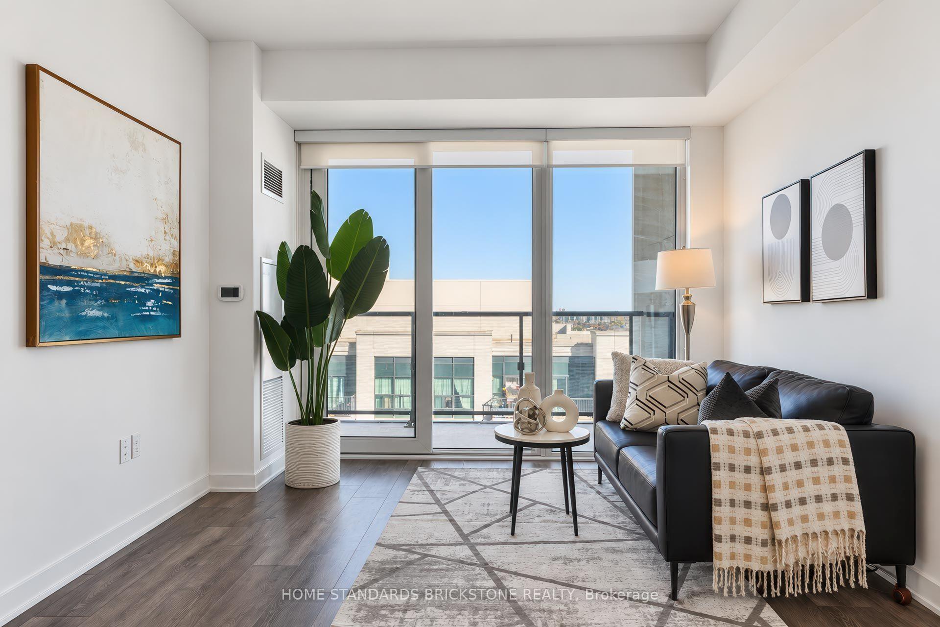 Photo 13 of 105 Oneida Crescent, Richmond Hill, Langstaff — HOMEH
