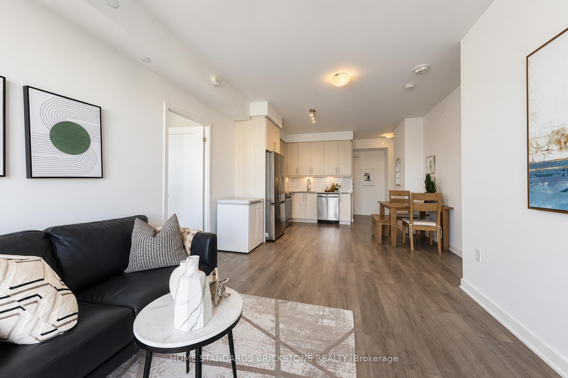 Photo 15 of 105 Oneida Crescent, Richmond Hill, Langstaff — HOMEH