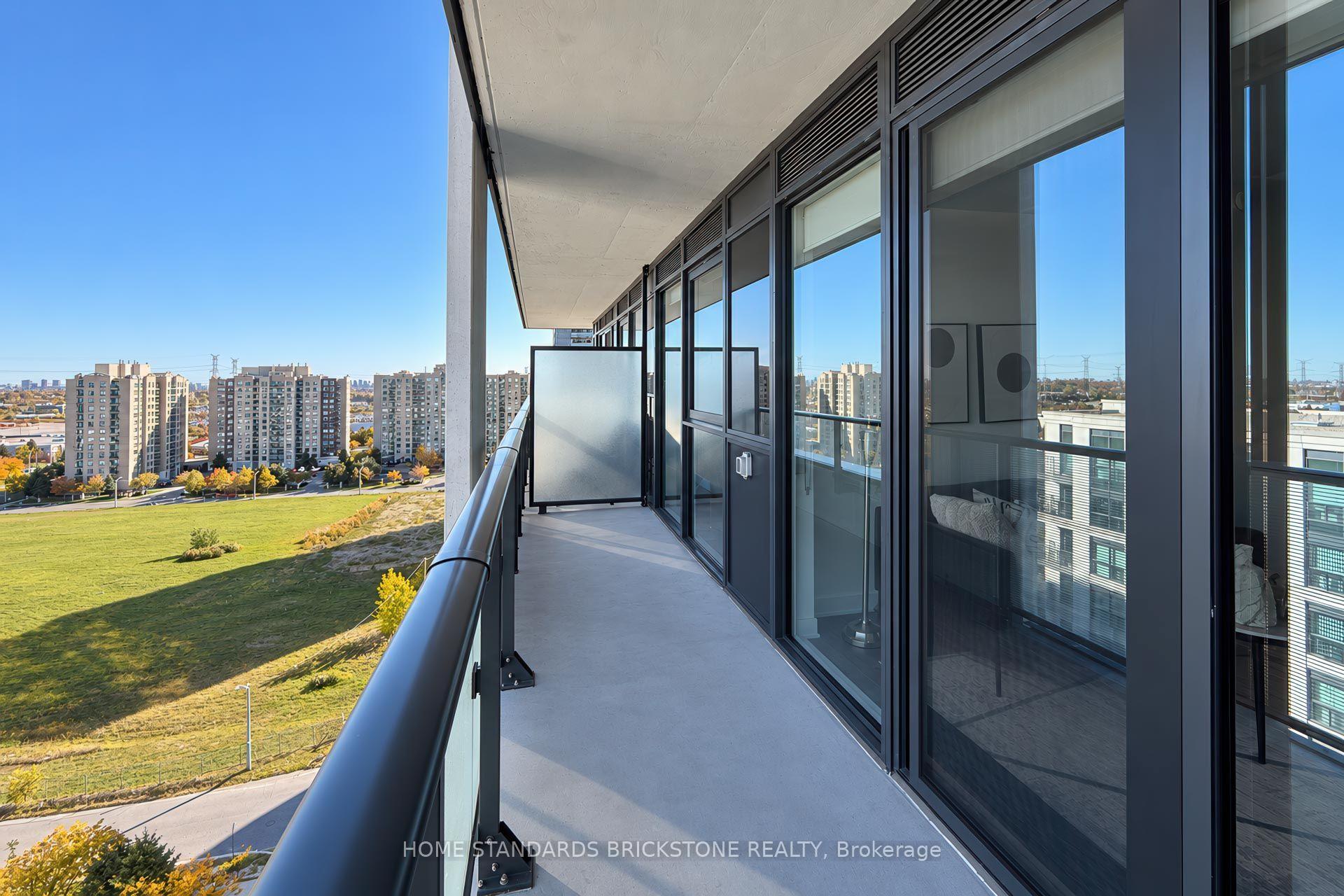 Photo 17 of 105 Oneida Crescent, Richmond Hill, Langstaff — HOMEH
