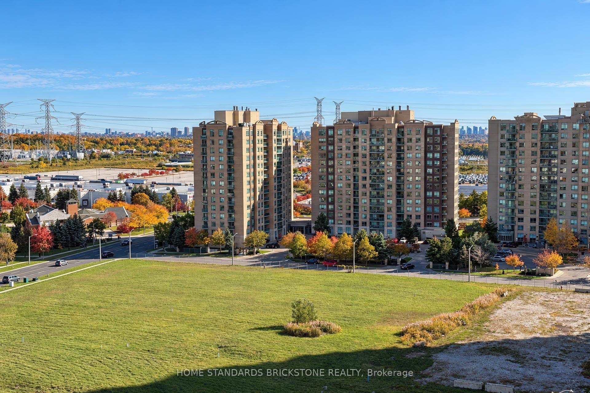 Photo 20 of 105 Oneida Crescent, Richmond Hill, Langstaff — HOMEH