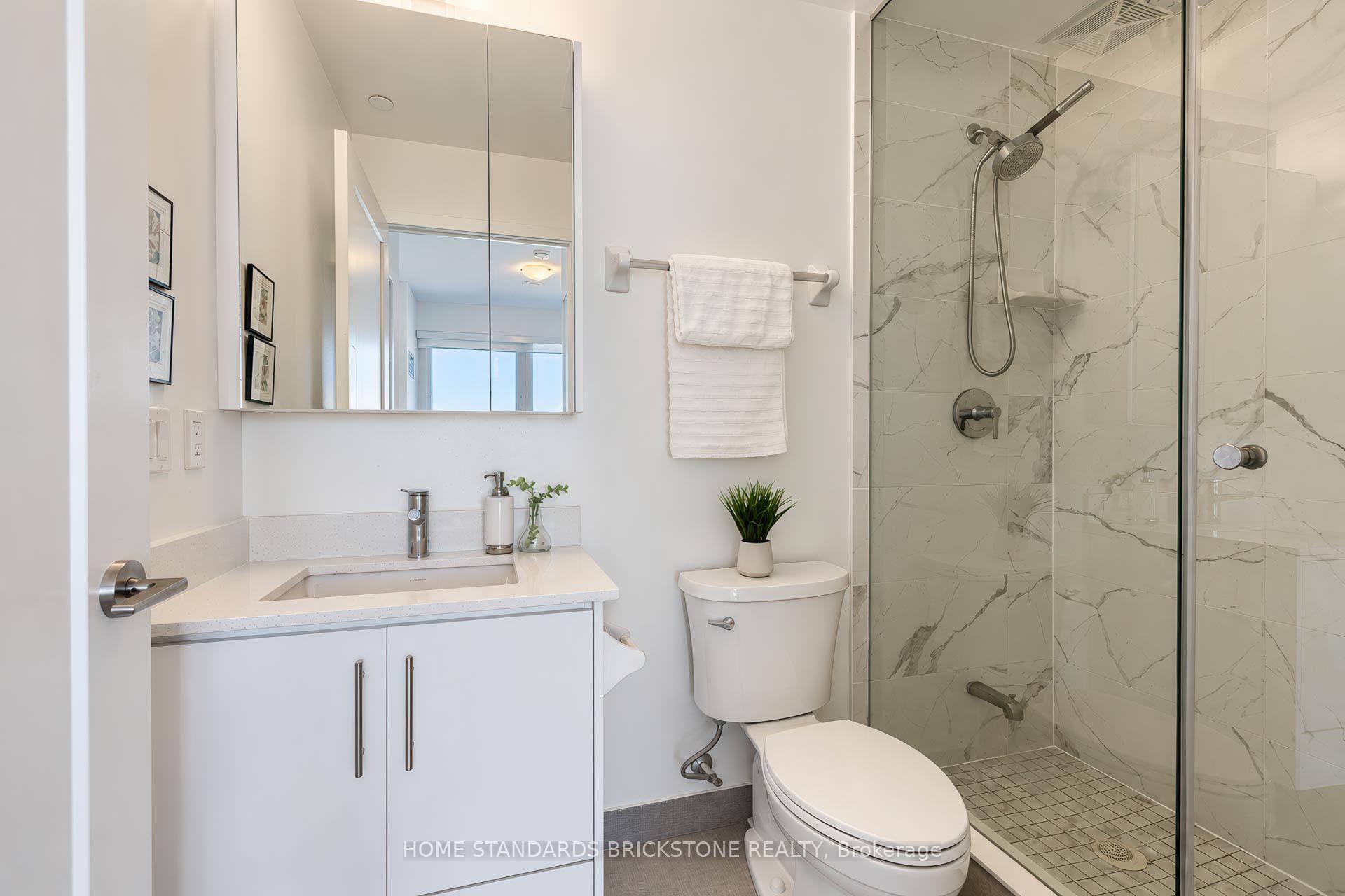 Photo 23 of 105 Oneida Crescent, Richmond Hill, Langstaff — HOMEH