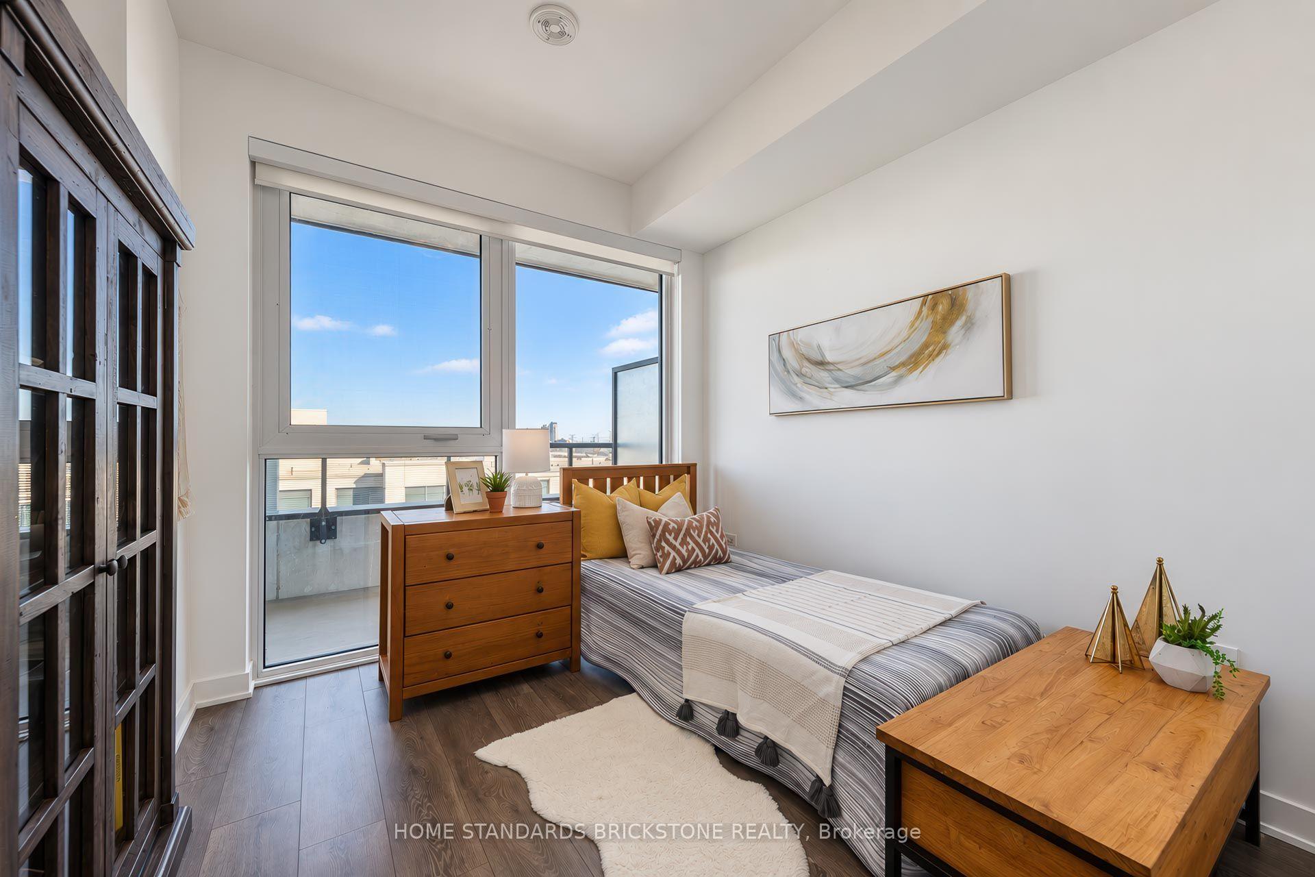 Photo 24 of 105 Oneida Crescent, Richmond Hill, Langstaff — HOMEH