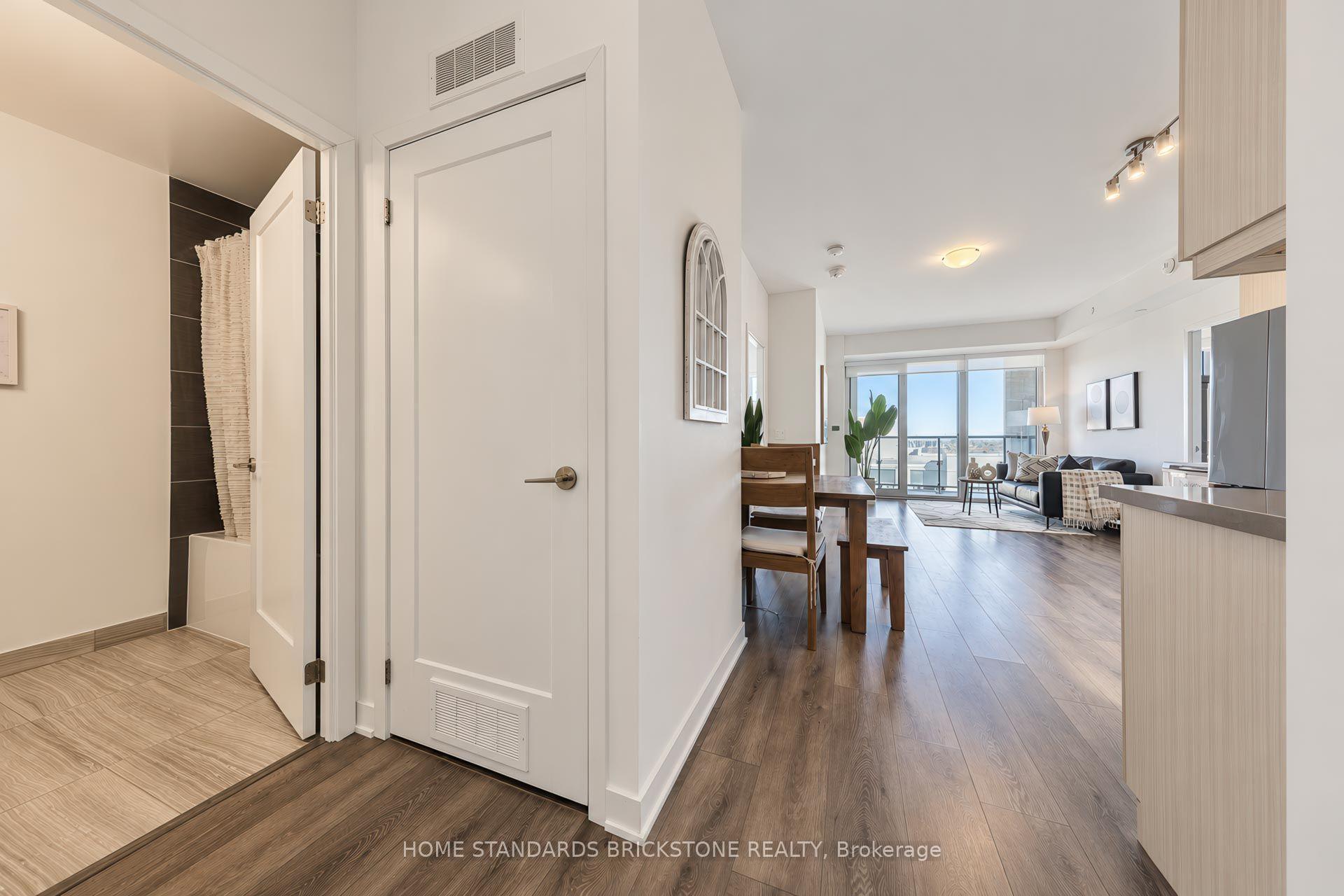 Photo 26 of 105 Oneida Crescent, Richmond Hill, Langstaff — HOMEH