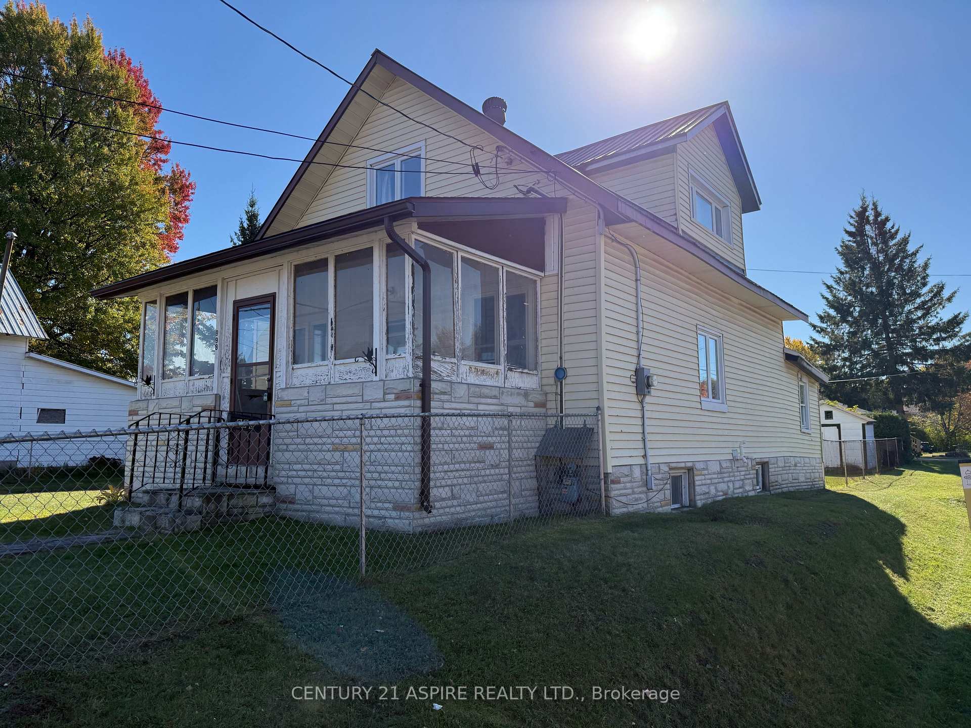 Photo 2 of 998 Bronx Street, Pembroke, Pembroke — HOMEH