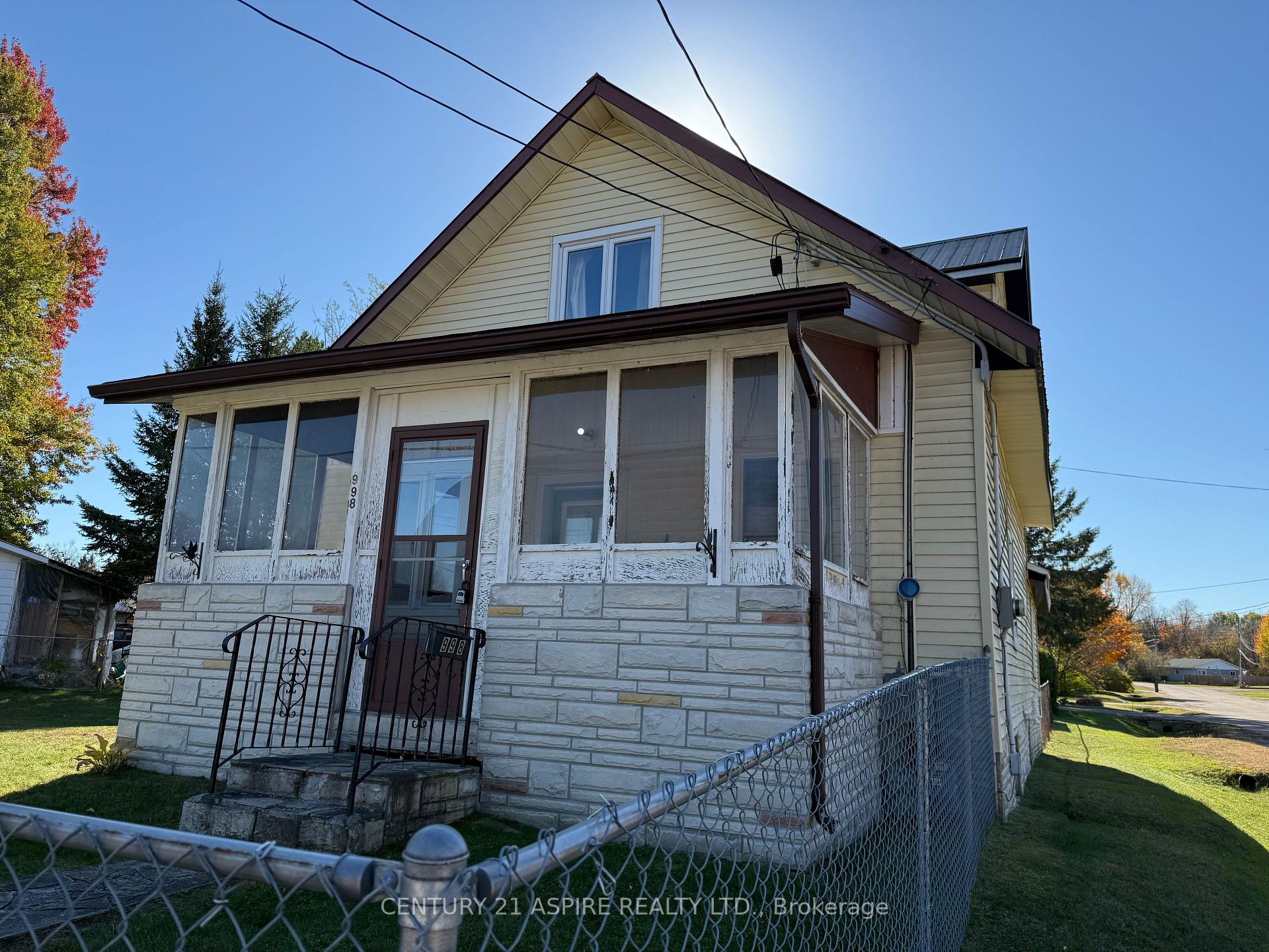 Photo 3 of 998 Bronx Street, Pembroke, Pembroke — HOMEH