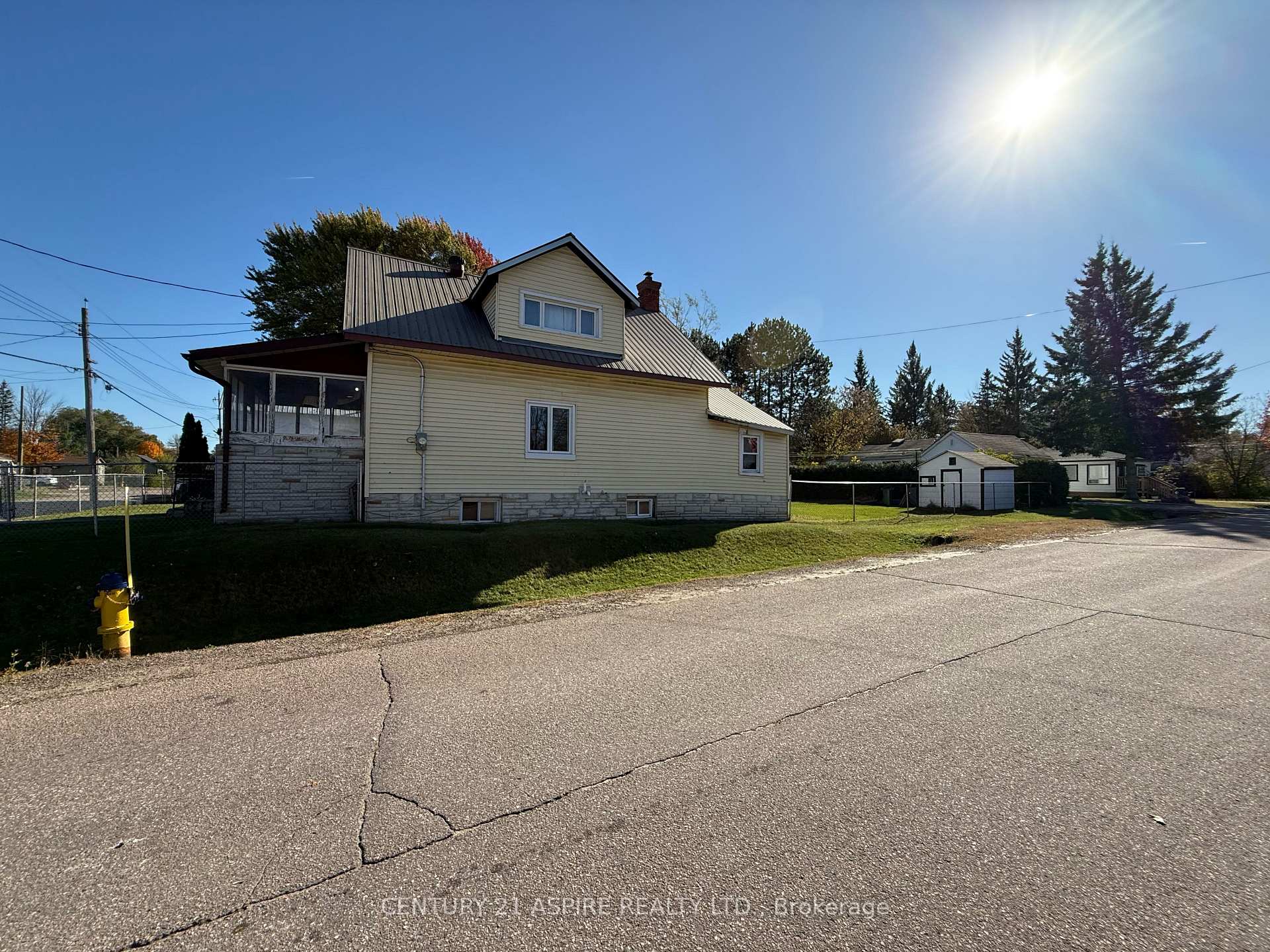Photo 10 of 998 Bronx Street, Pembroke, Pembroke — HOMEH