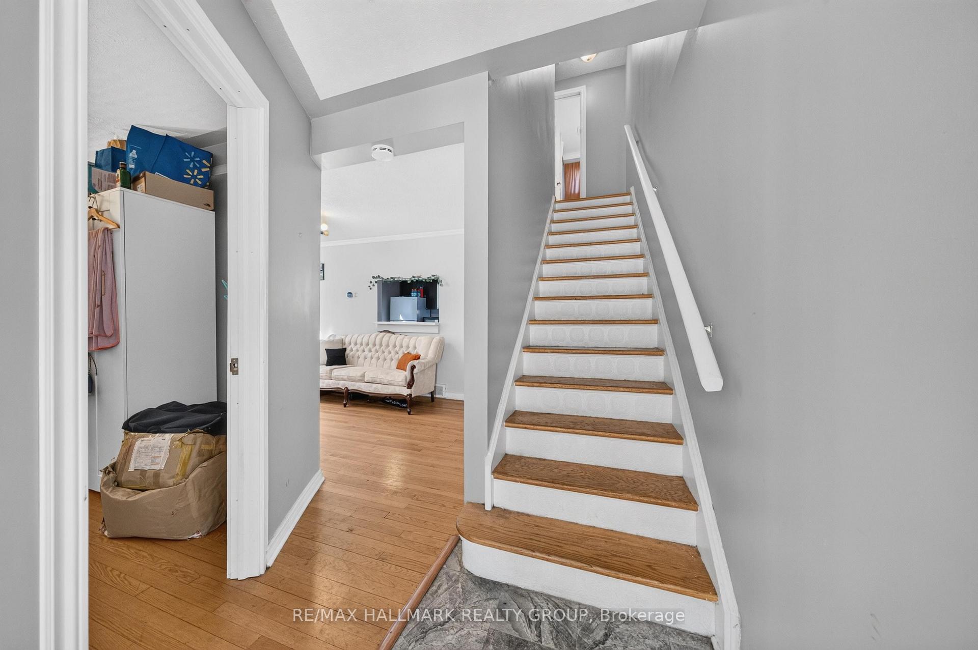 Photo 3 of 969 Eiffel Avenue, Ottawa, Carleton Square — HOMEH
