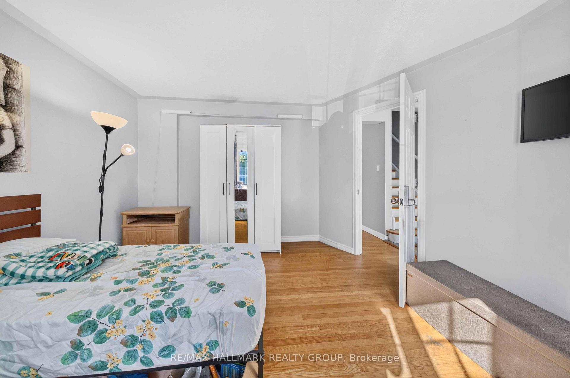Photo 5 of 969 Eiffel Avenue, Ottawa, Carleton Square — HOMEH