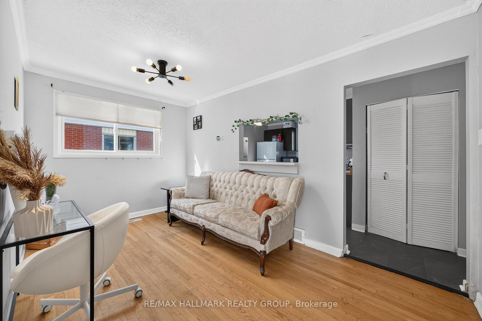 Photo 6 of 969 Eiffel Avenue, Ottawa, Carleton Square — HOMEH