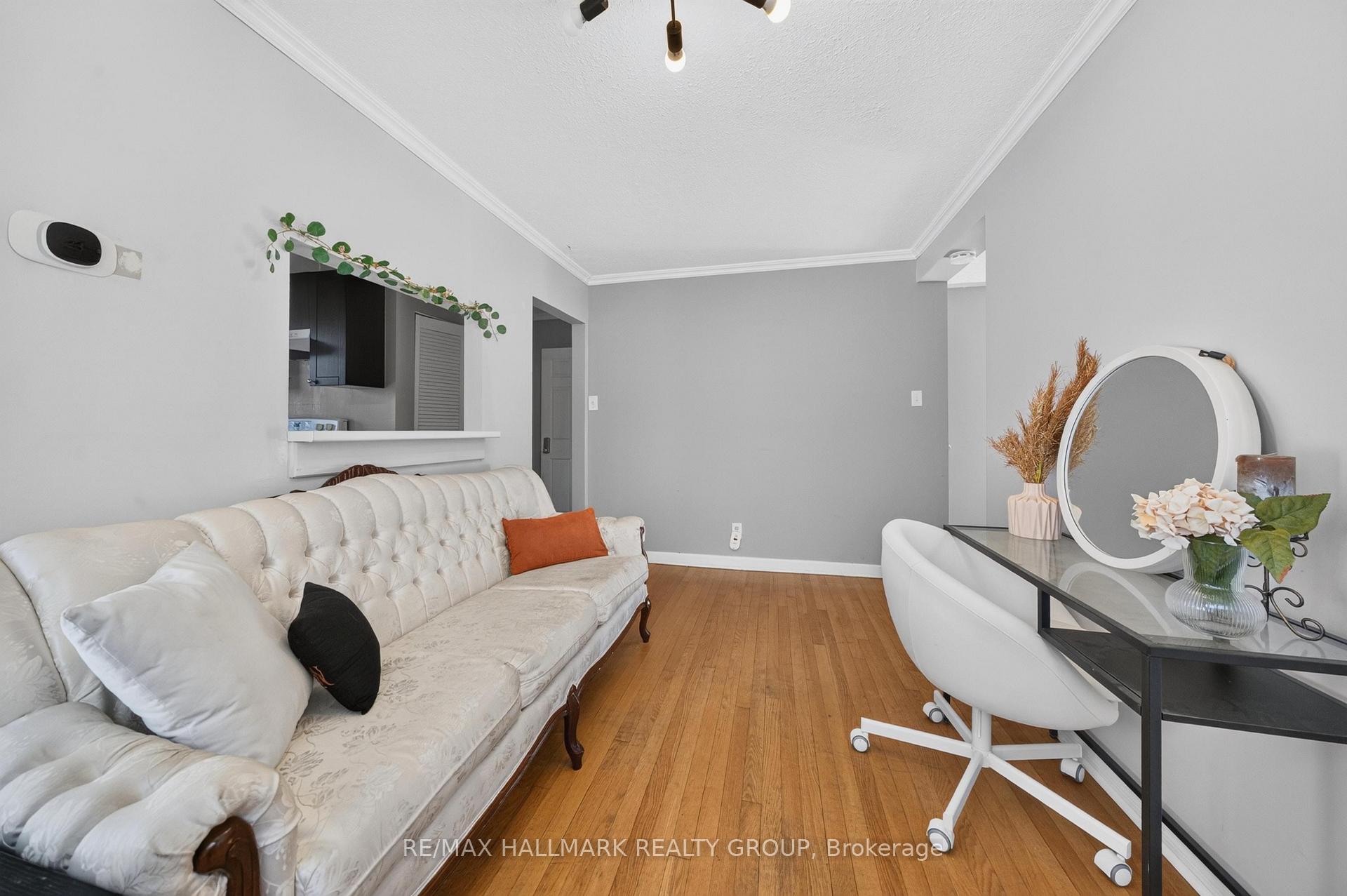 Photo 8 of 969 Eiffel Avenue, Ottawa, Carleton Square — HOMEH