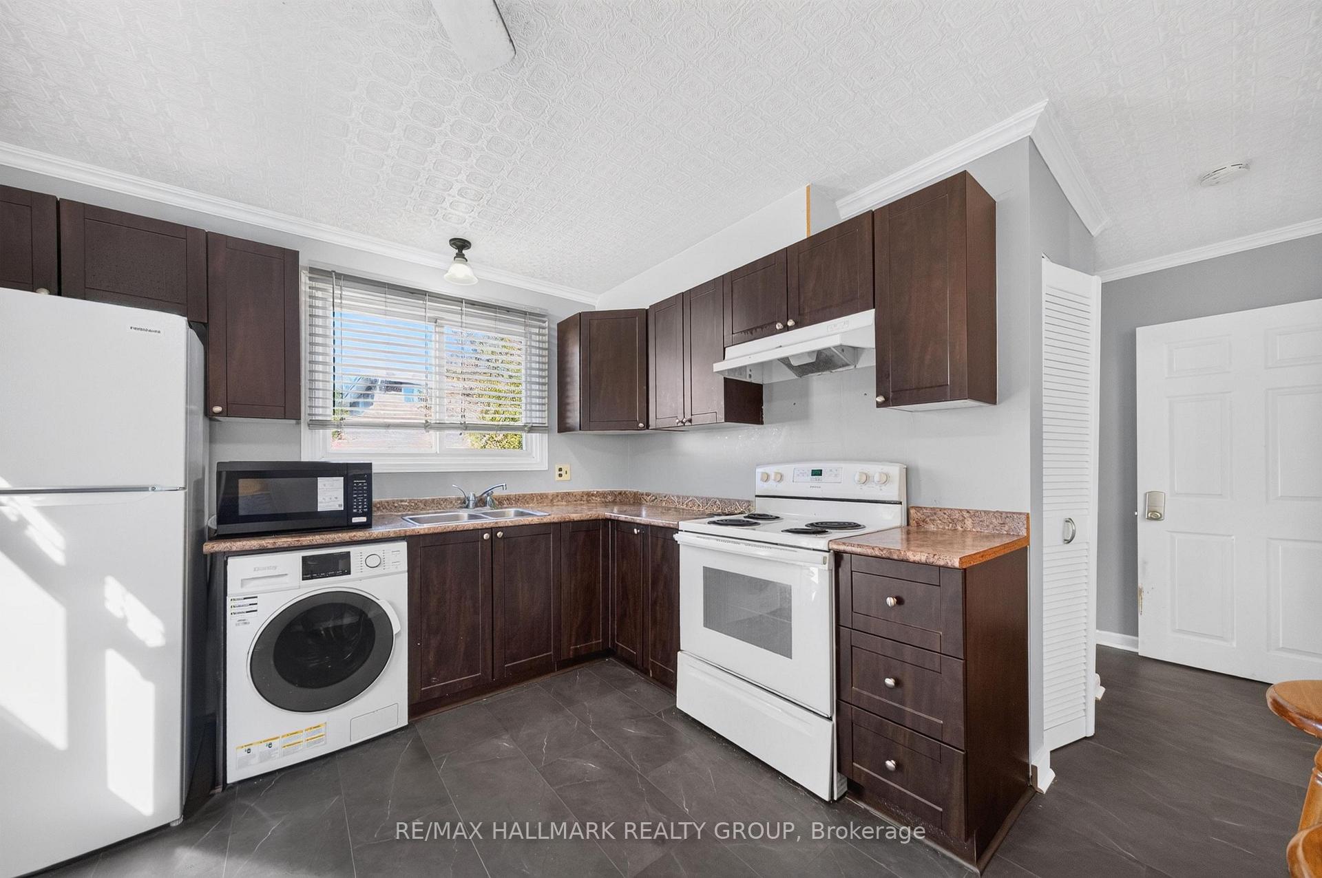 Photo 11 of 969 Eiffel Avenue, Ottawa, Carleton Square — HOMEH