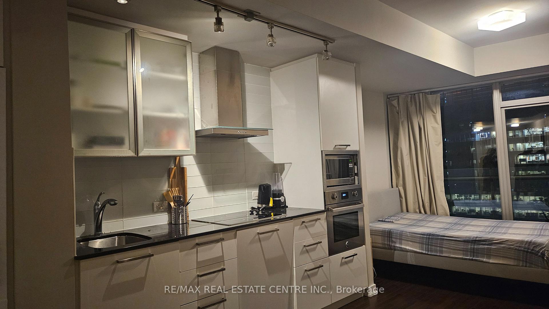 Photo 3 of Unit 3308, 12 York Street, Toronto, Waterfront Communities — HOMEH