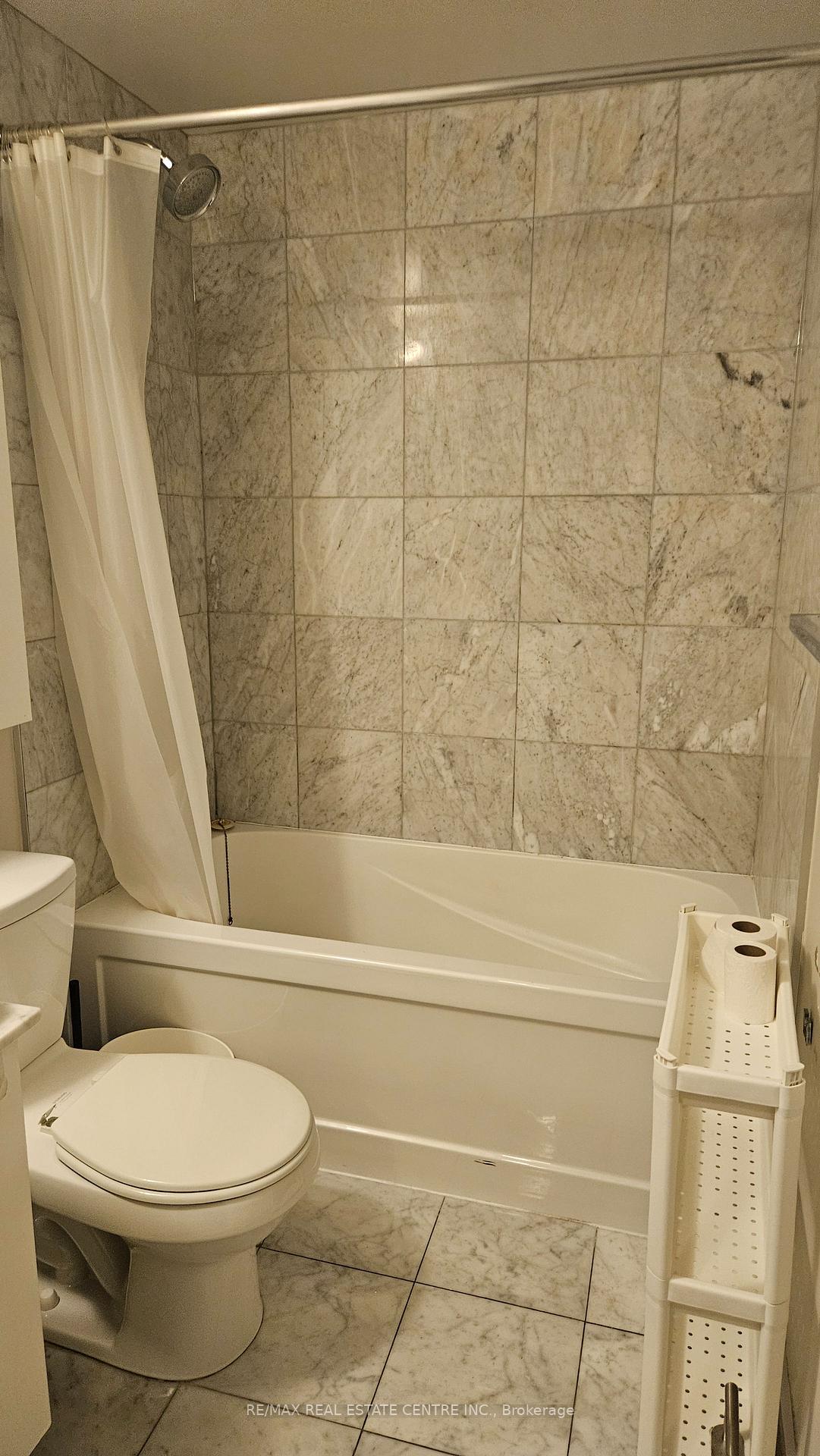 Photo 4 of Unit 3308, 12 York Street, Toronto, Waterfront Communities — HOMEH