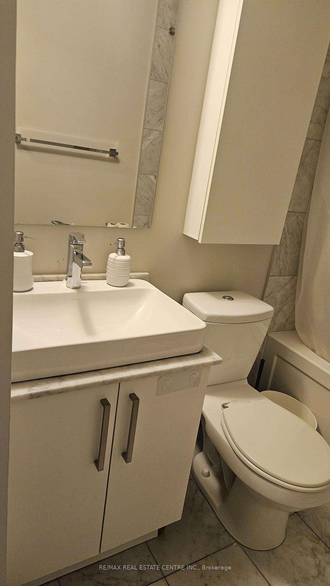 Photo 6 of Unit 3308, 12 York Street, Toronto, Waterfront Communities — HOMEH
