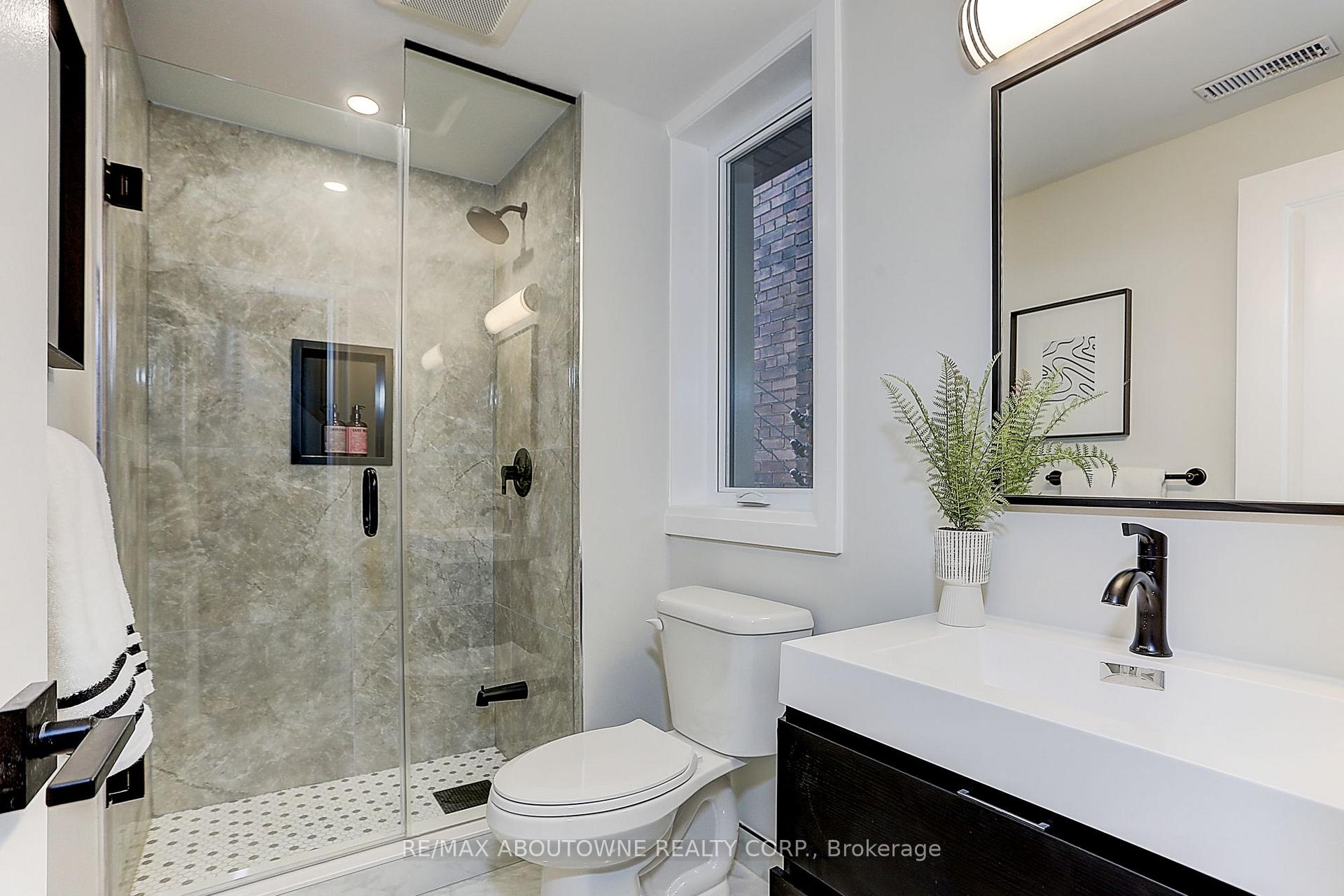 Photo 35 of 564 Dufferin Street, Toronto, Little Portugal — HOMEH