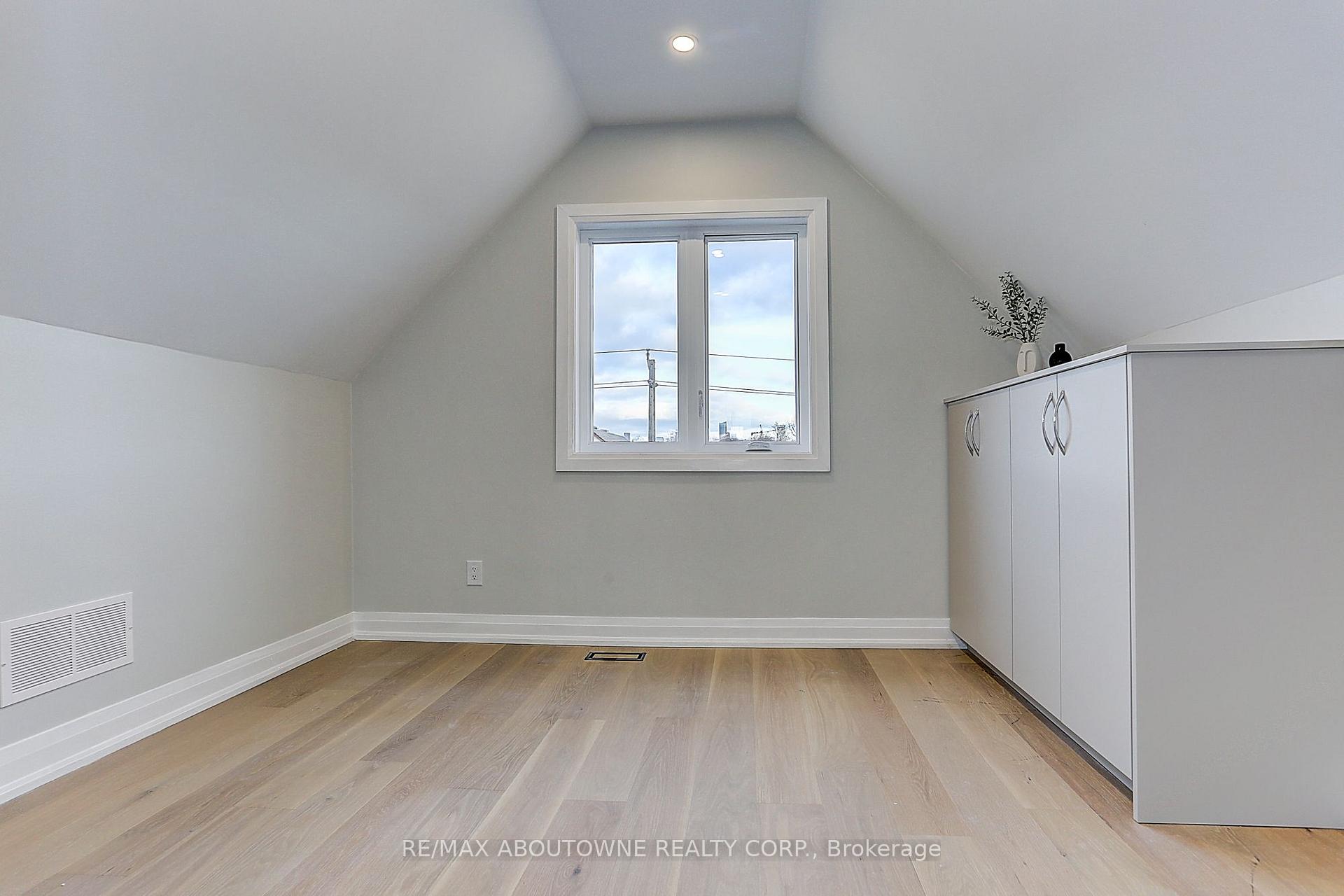 Photo 36 of 564 Dufferin Street, Toronto, Little Portugal — HOMEH