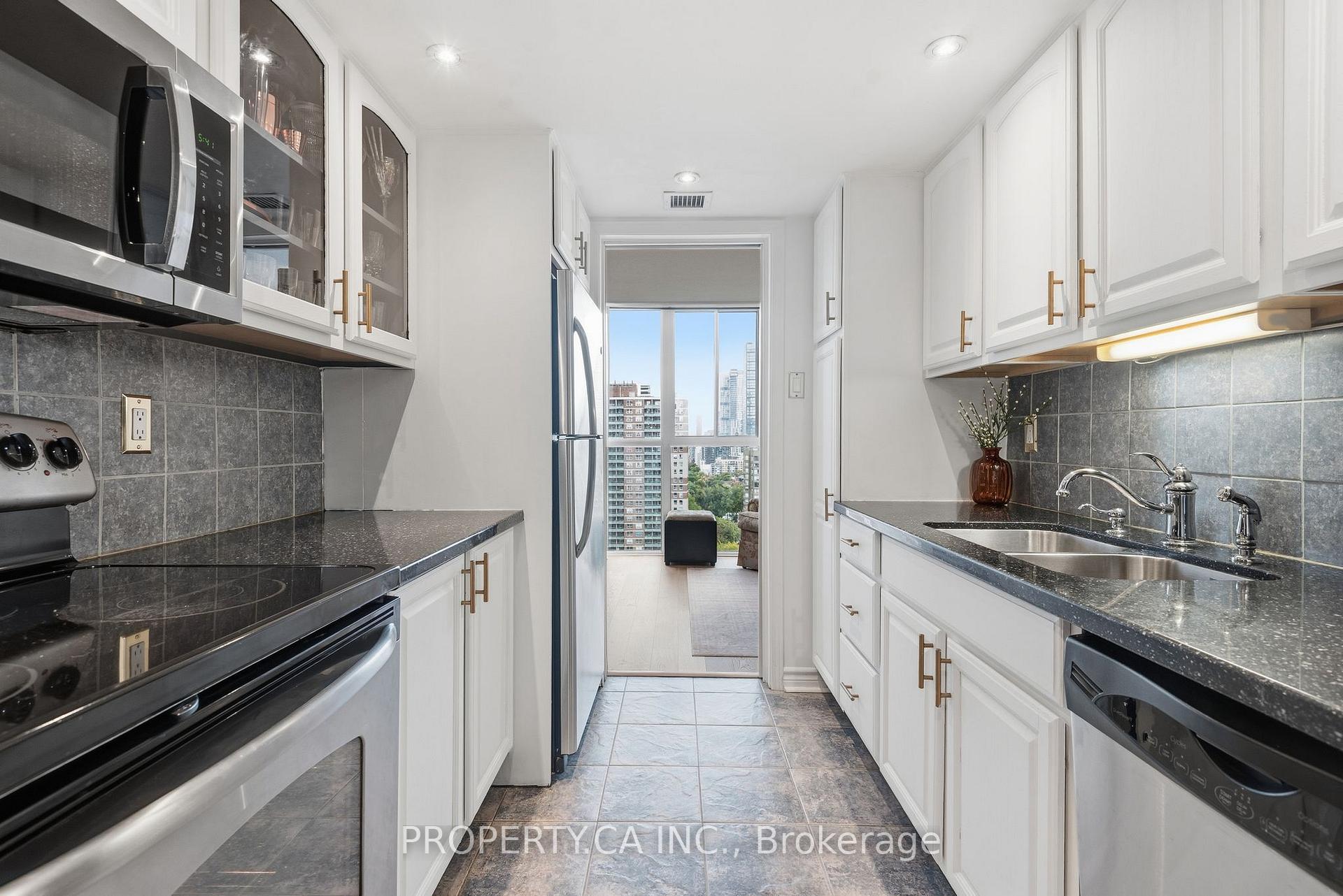 Photo 8 of Unit 1811, 15 Maitland Place, Toronto, Cabbagetown-South St. James Town — HOMEH