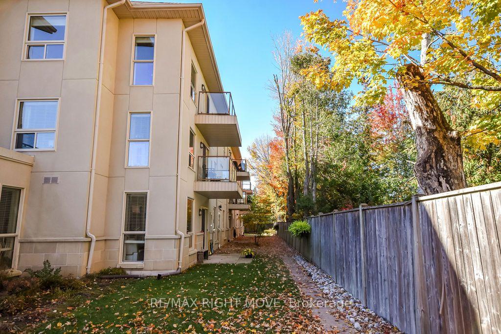 Photo 4 of Unit Unit 302, 9 Westmount Drive S, Orillia — HOMEH