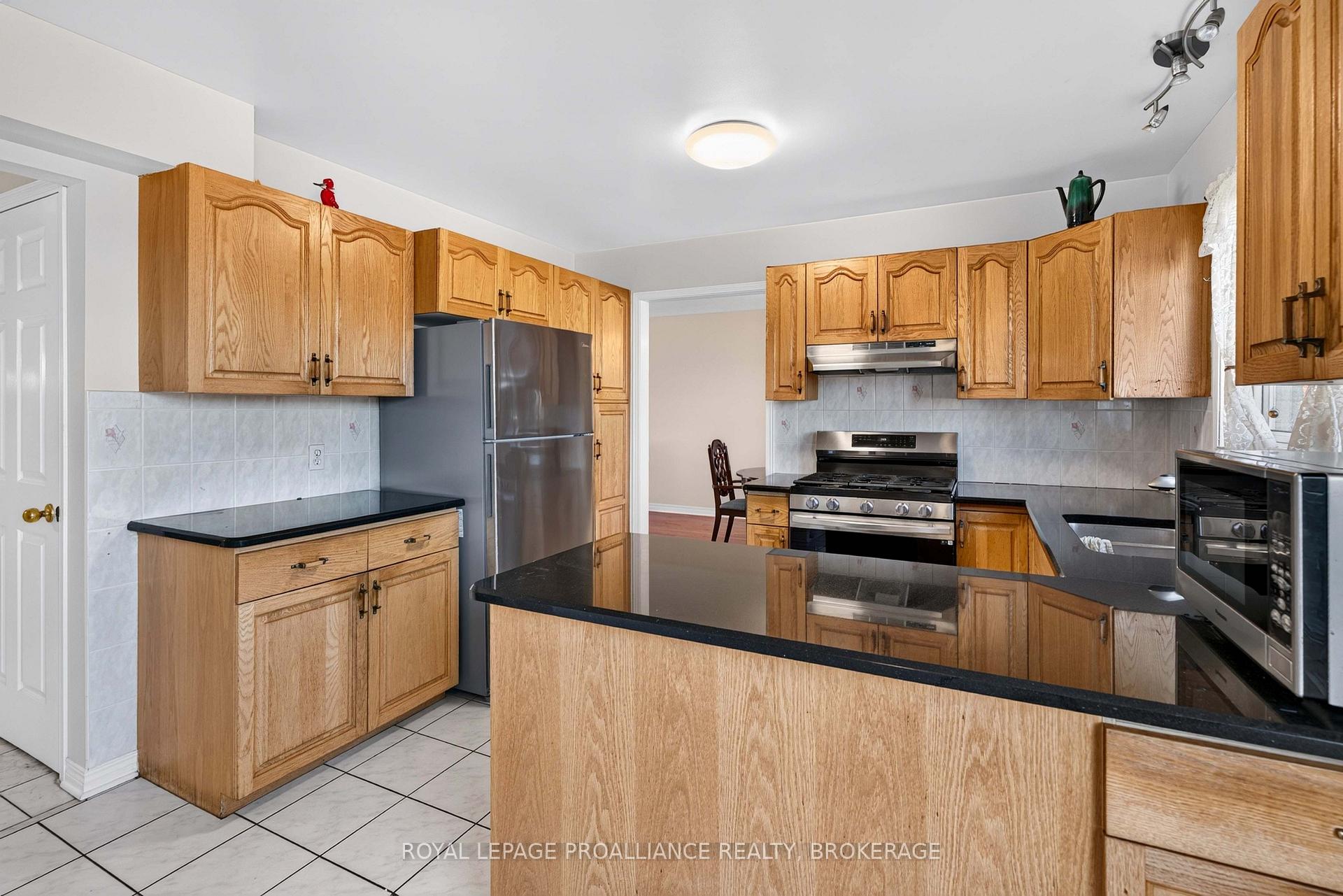 Photo 15 of 323 Sunrise Crescent, Kingston, East Gardiners Rd — HOMEH