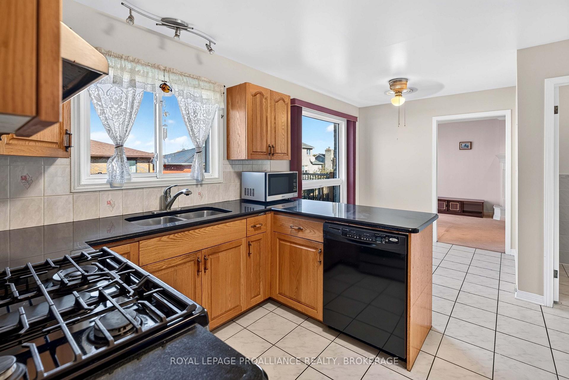 Photo 16 of 323 Sunrise Crescent, Kingston, East Gardiners Rd — HOMEH