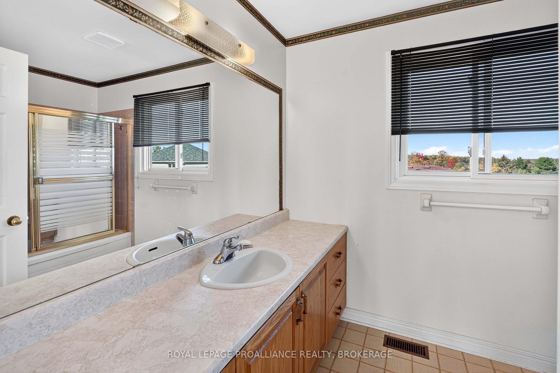 Photo 32 of 323 Sunrise Crescent, Kingston, East Gardiners Rd — HOMEH