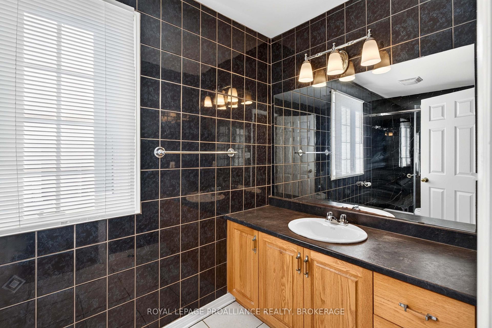 Photo 36 of 323 Sunrise Crescent, Kingston, East Gardiners Rd — HOMEH