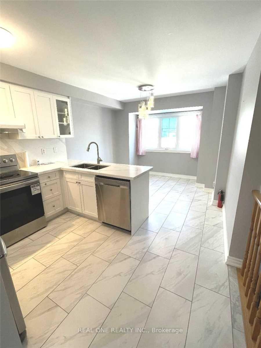 Photo 2 of 80 Baywell Crescent, Aurora, Bayview Wellington — HOMEH