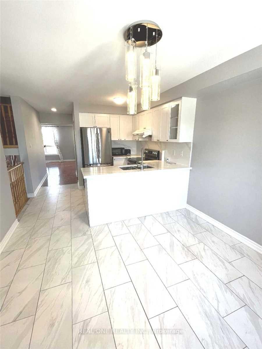 Photo 3 of 80 Baywell Crescent, Aurora, Bayview Wellington — HOMEH