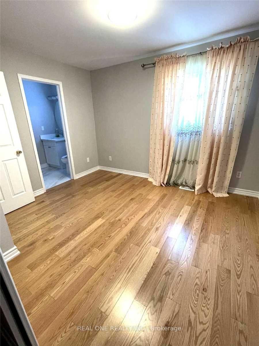 Photo 11 of 80 Baywell Crescent, Aurora, Bayview Wellington — HOMEH