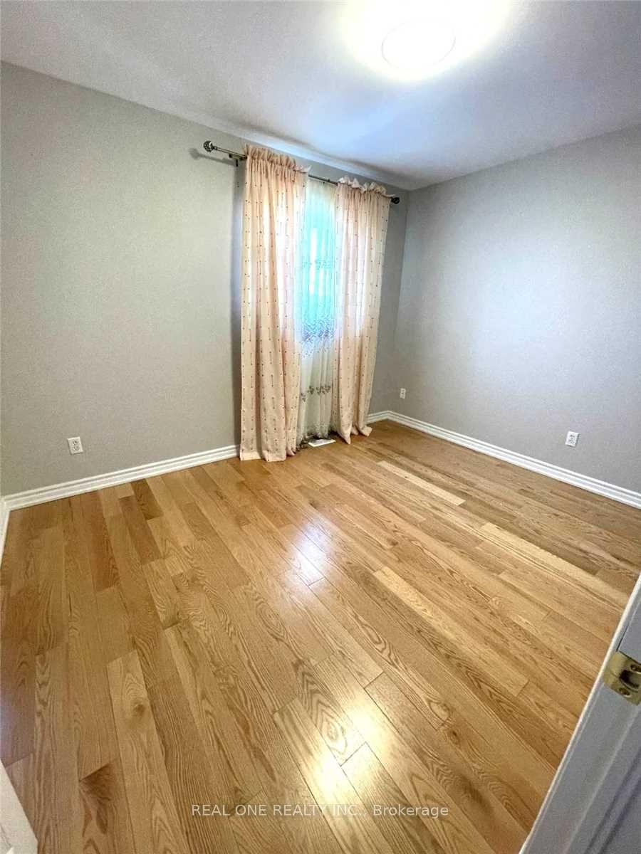 Photo 12 of 80 Baywell Crescent, Aurora, Bayview Wellington — HOMEH