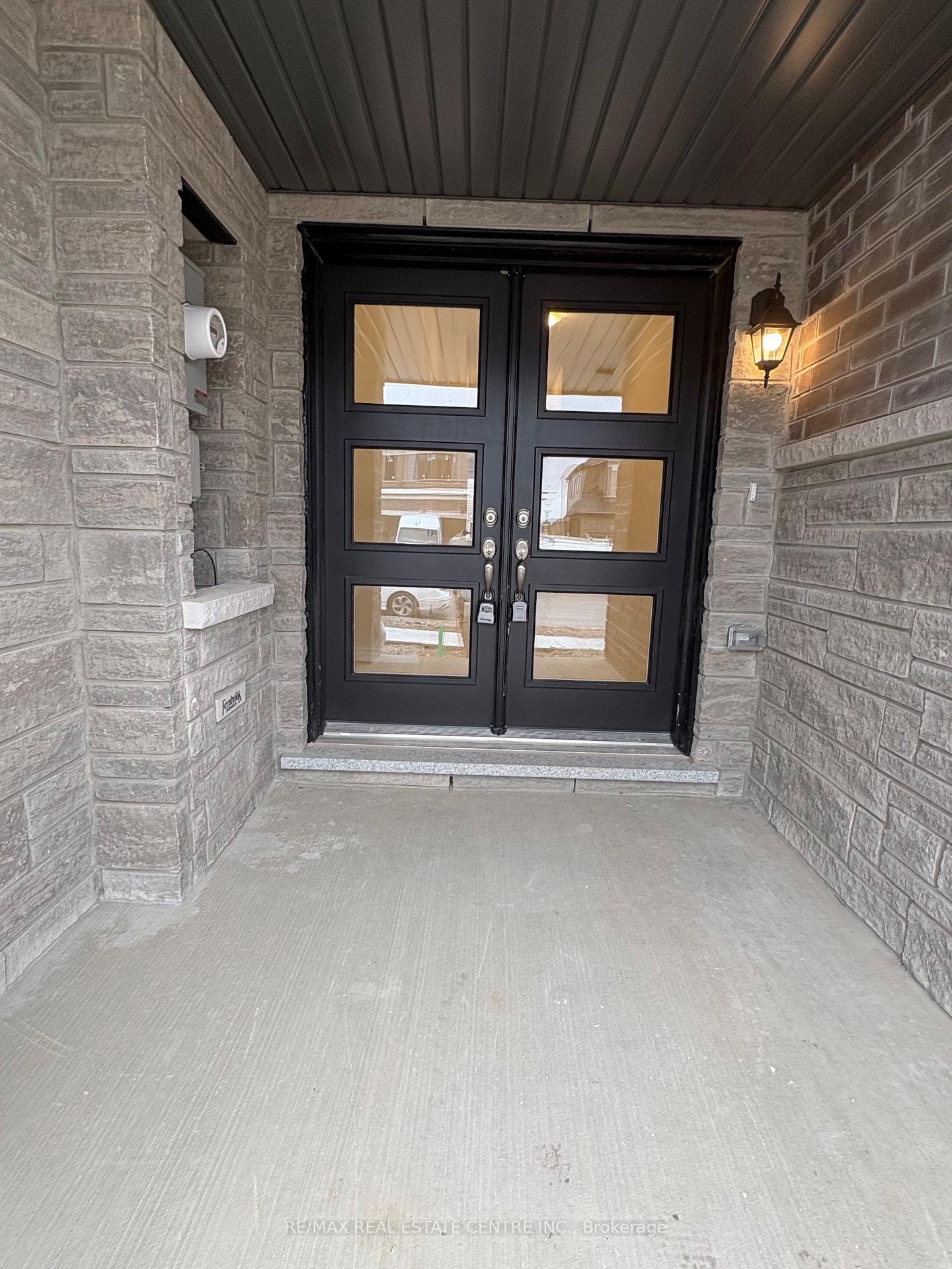 Photo 2 of 1911 Upper Thames Drive, Woodstock, Woodstock - North — HOMEH