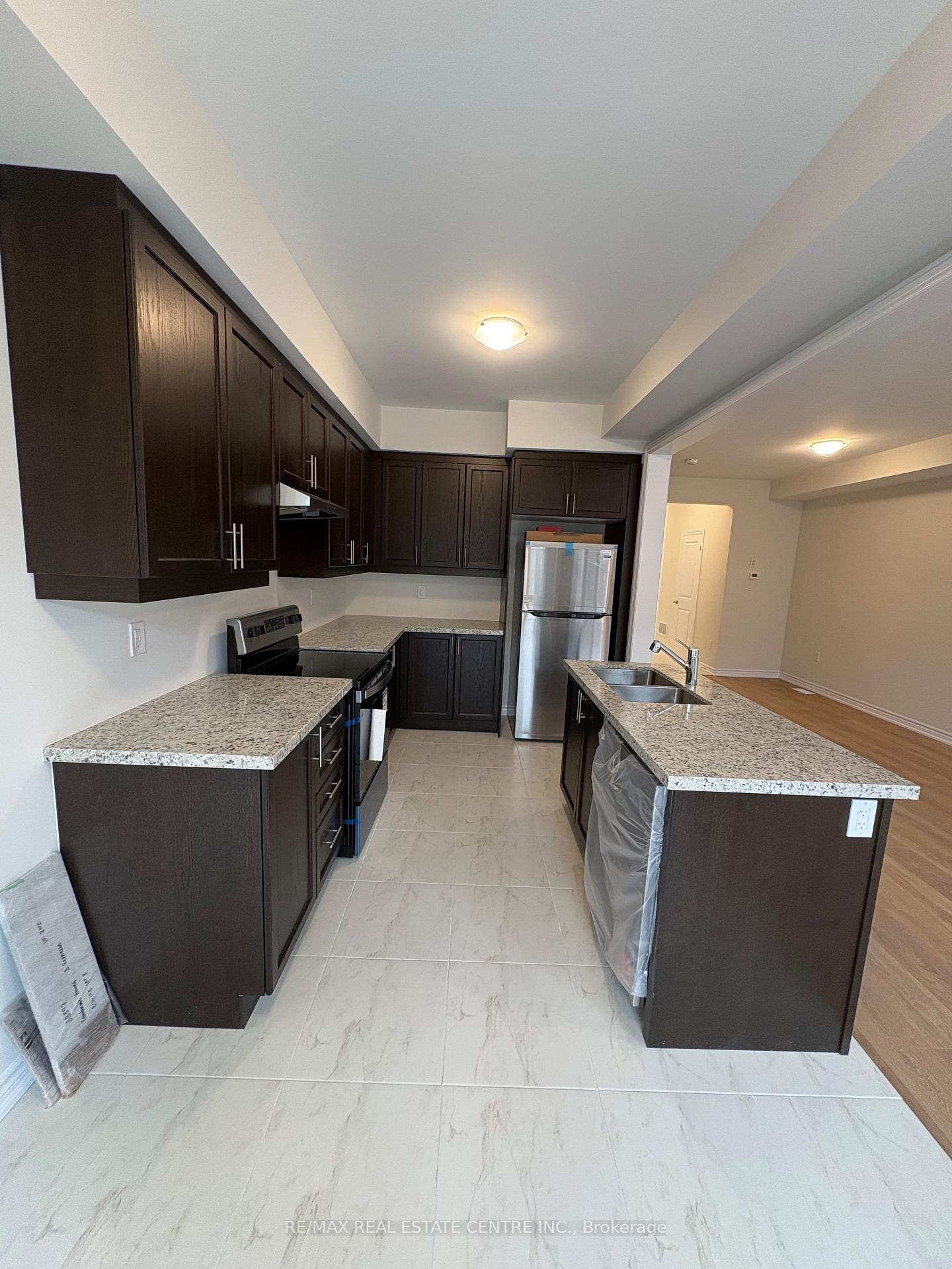Photo 5 of 1911 Upper Thames Drive, Woodstock, Woodstock - North — HOMEH