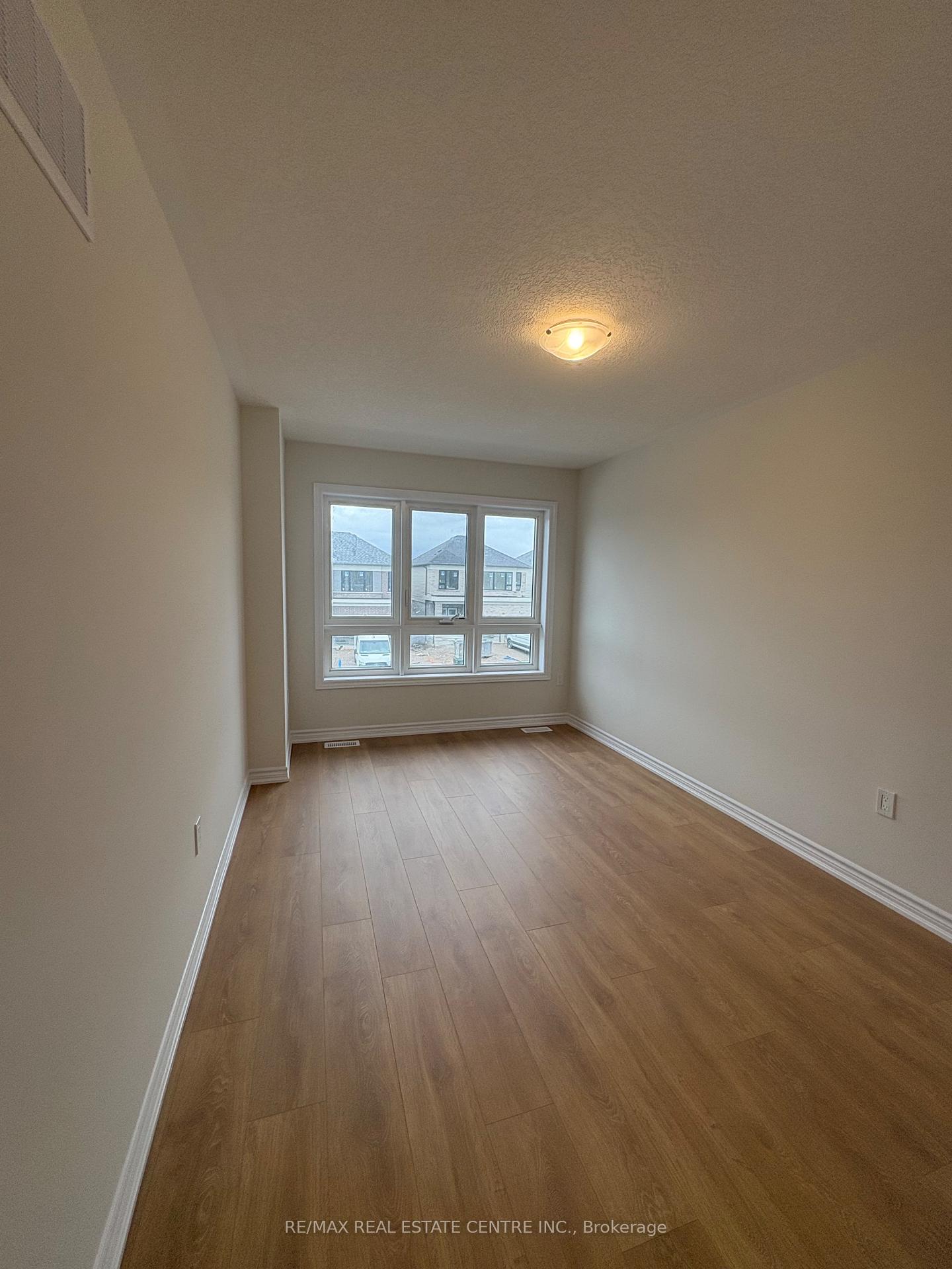 Photo 10 of 1911 Upper Thames Drive, Woodstock, Woodstock - North — HOMEH