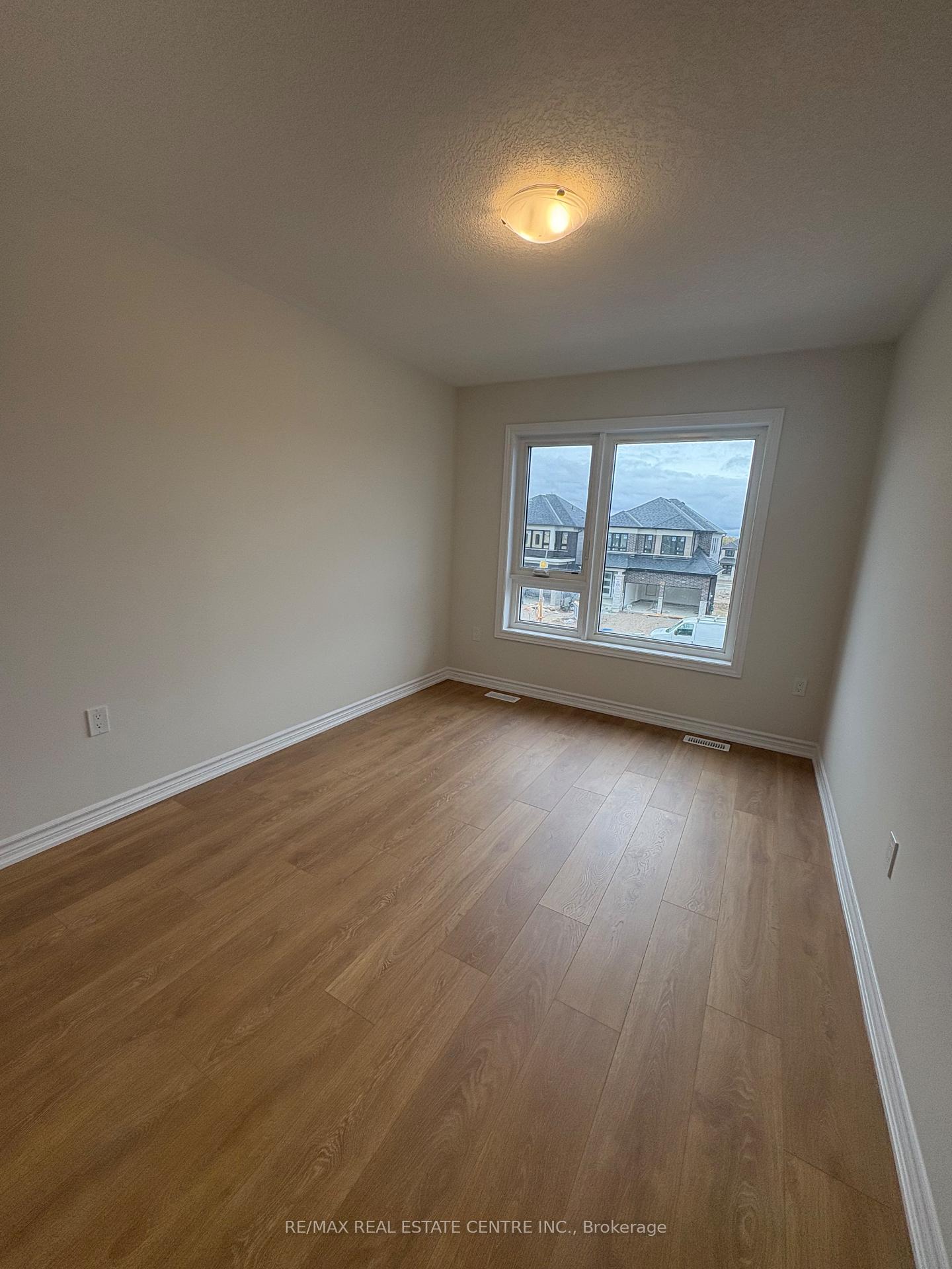 Photo 13 of 1911 Upper Thames Drive, Woodstock, Woodstock - North — HOMEH