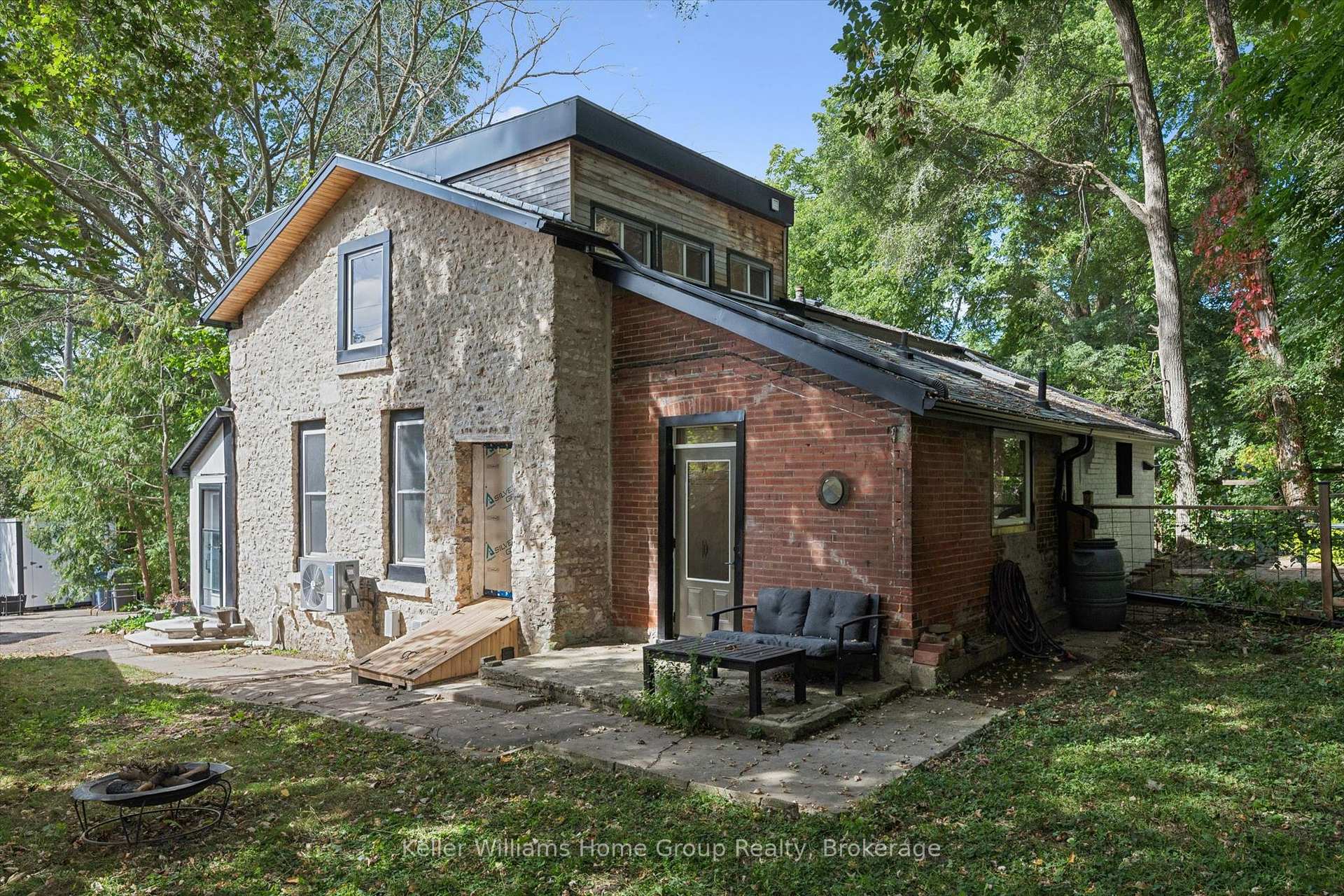 Photo 2 of 37 Arthur Street N, Guelph, St. George's — HOMEH