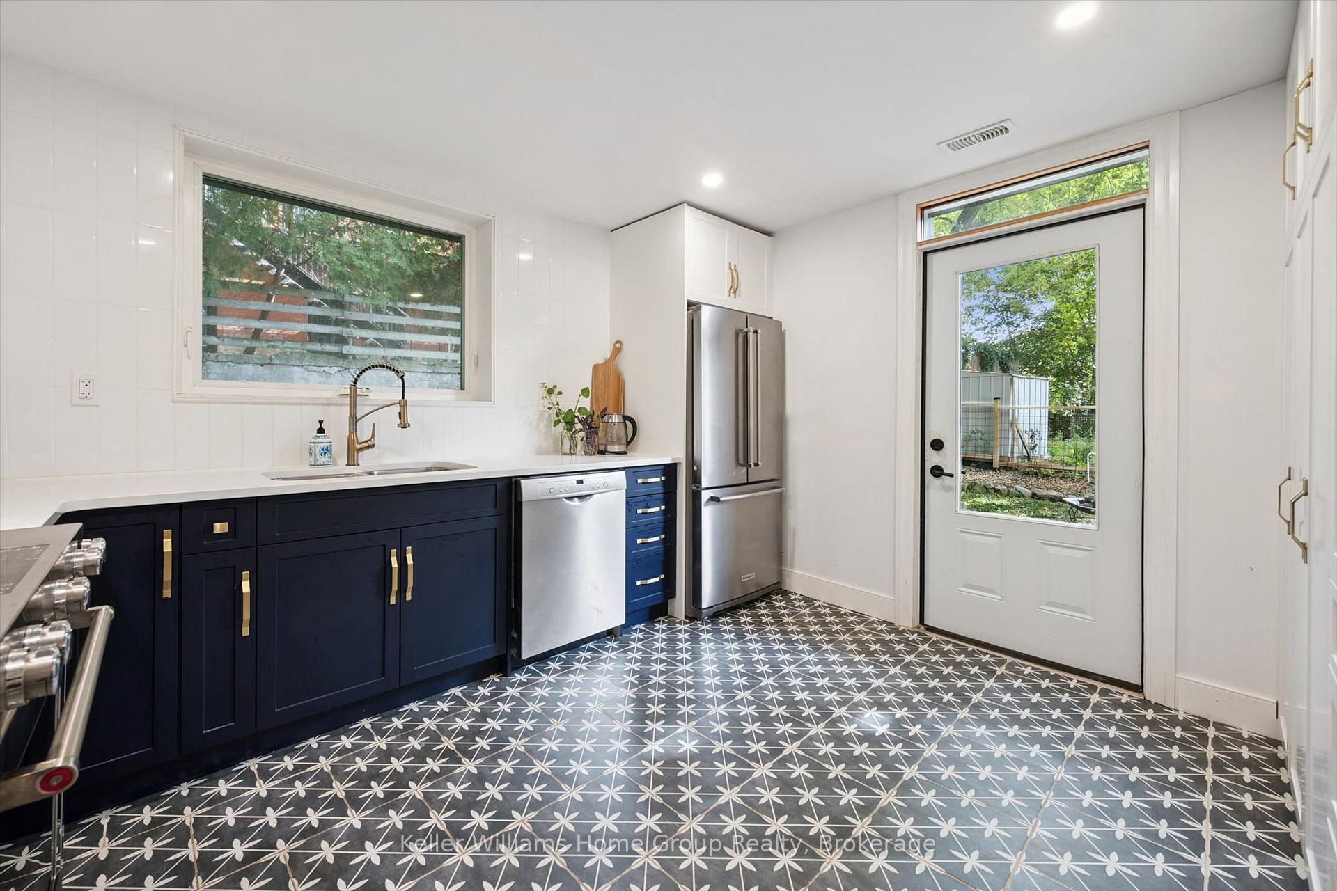 Photo 15 of 37 Arthur Street N, Guelph, St. George's — HOMEH