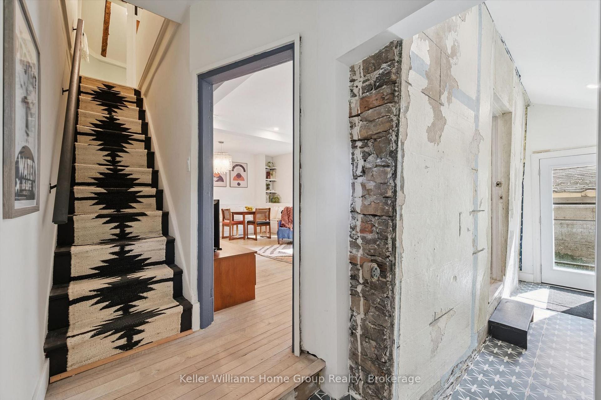 Photo 18 of 37 Arthur Street N, Guelph, St. George's — HOMEH