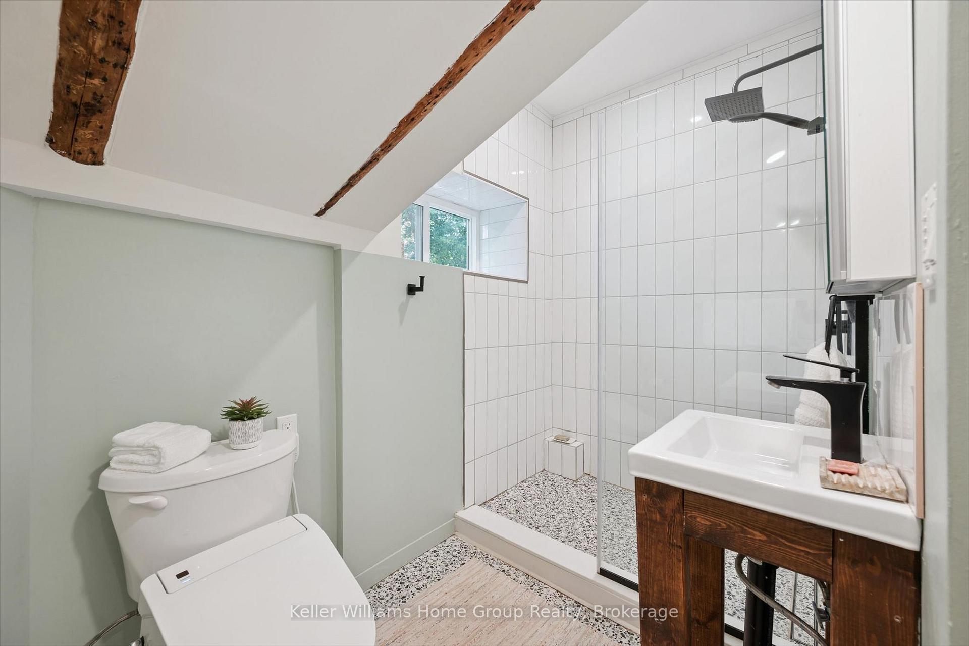 Photo 20 of 37 Arthur Street N, Guelph, St. George's — HOMEH